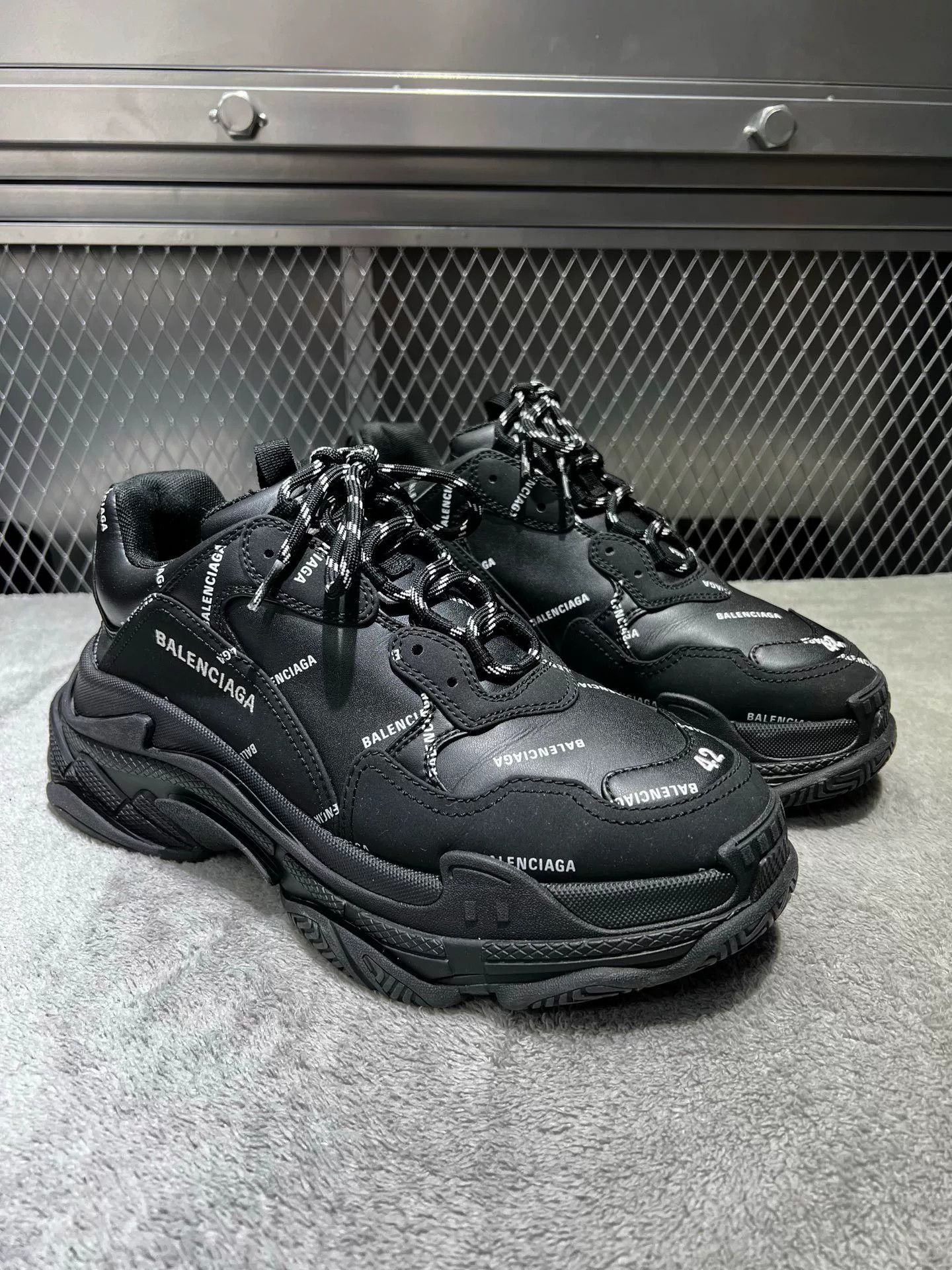 Balenciaga Balenciaga Black Lowtop Sneakers S Men Size US 10 / EU 43 - 3 Thumbnail