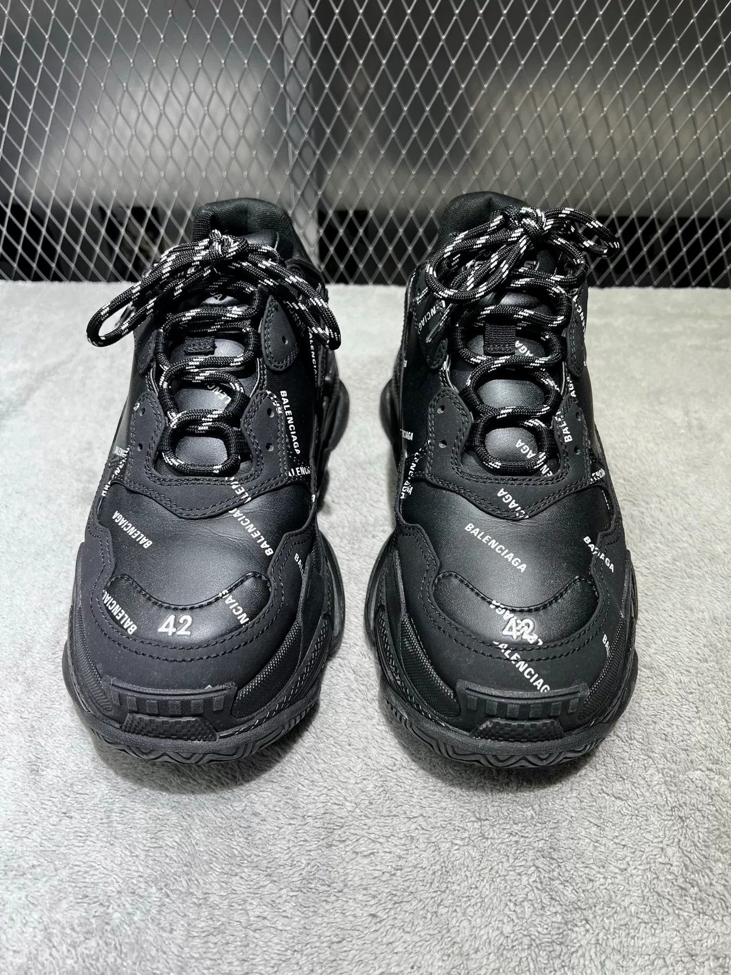 Balenciaga Balenciaga Black Lowtop Sneakers S Men Size US 10 / EU 43 - 2 Thumbnail