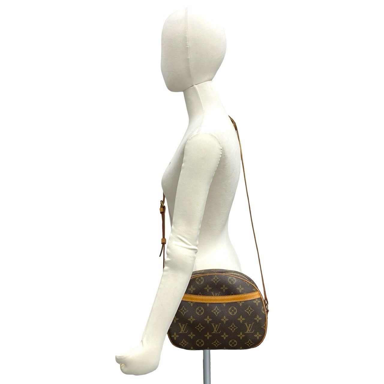 Louis Vuitton Louis Vuitton Louis Vuitton Monogram Leather Shoulder Bag Textile Shoulder Bag DUTY FREE for USA Size ONE SIZE - 3 Thumbnail