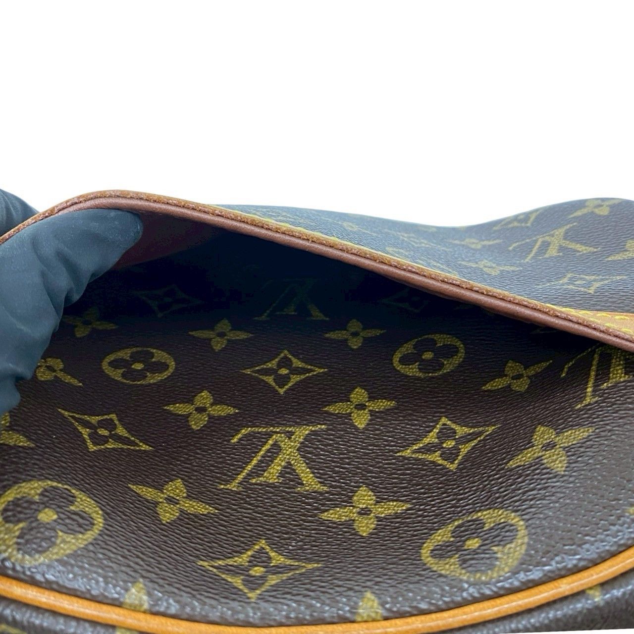 Louis Vuitton Louis Vuitton Louis Vuitton Monogram Leather Shoulder Bag Textile Shoulder Bag DUTY FREE for USA Size ONE SIZE - 11 Thumbnail