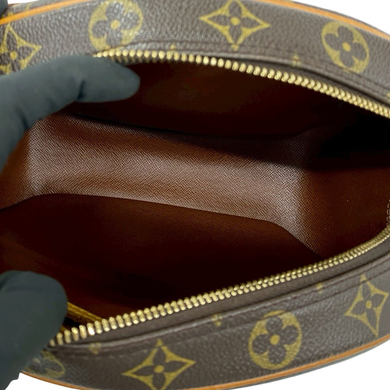 Louis Vuitton Louis Vuitton Louis Vuitton Monogram Leather Shoulder Bag Textile Shoulder Bag DUTY FREE for USA Size ONE SIZE - 10 Thumbnail