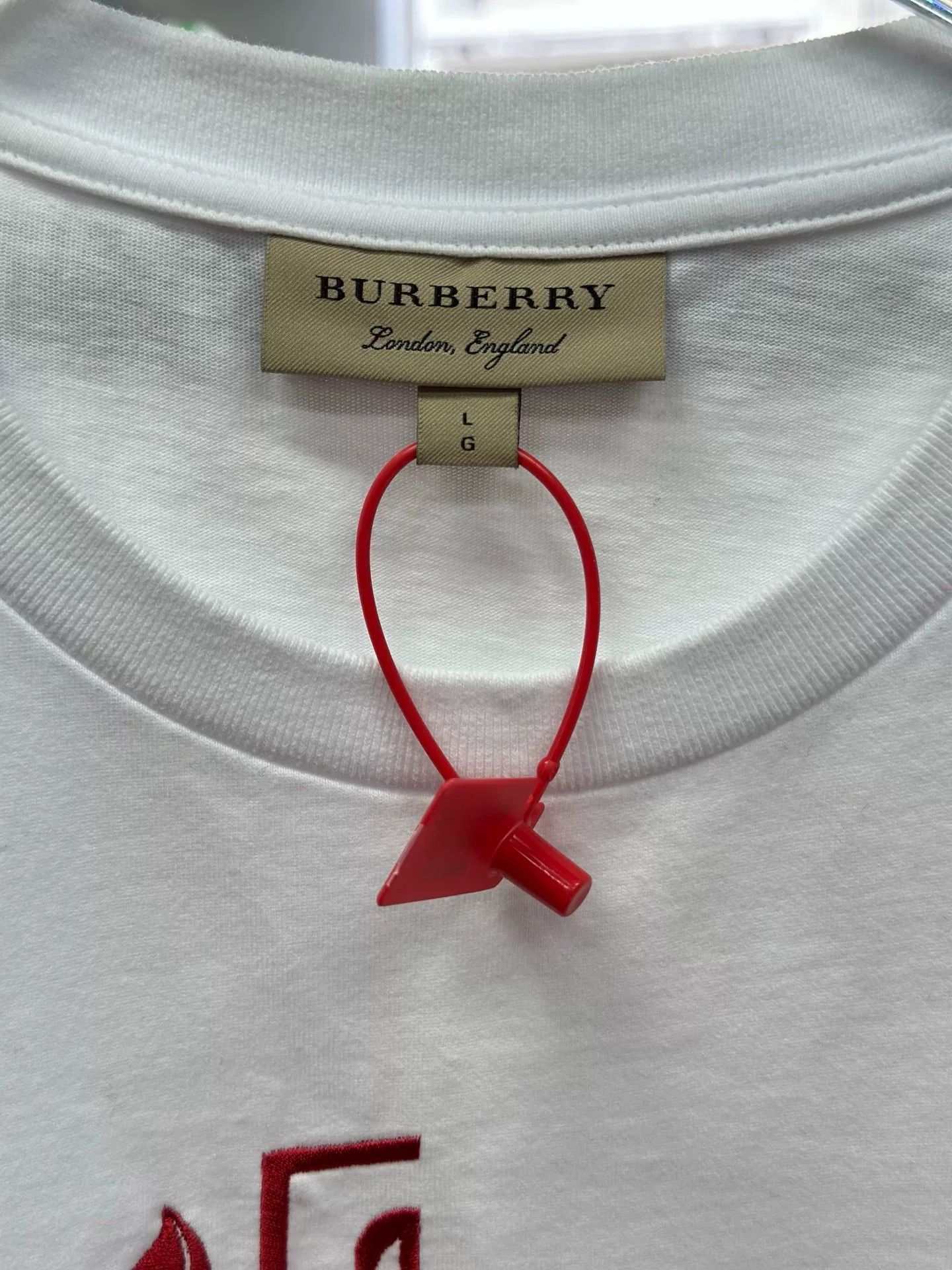 Burberry Burberry Retro Embroidered White T-Shirt L Men Size US L / EU 52-54 / 3 - 3 Thumbnail