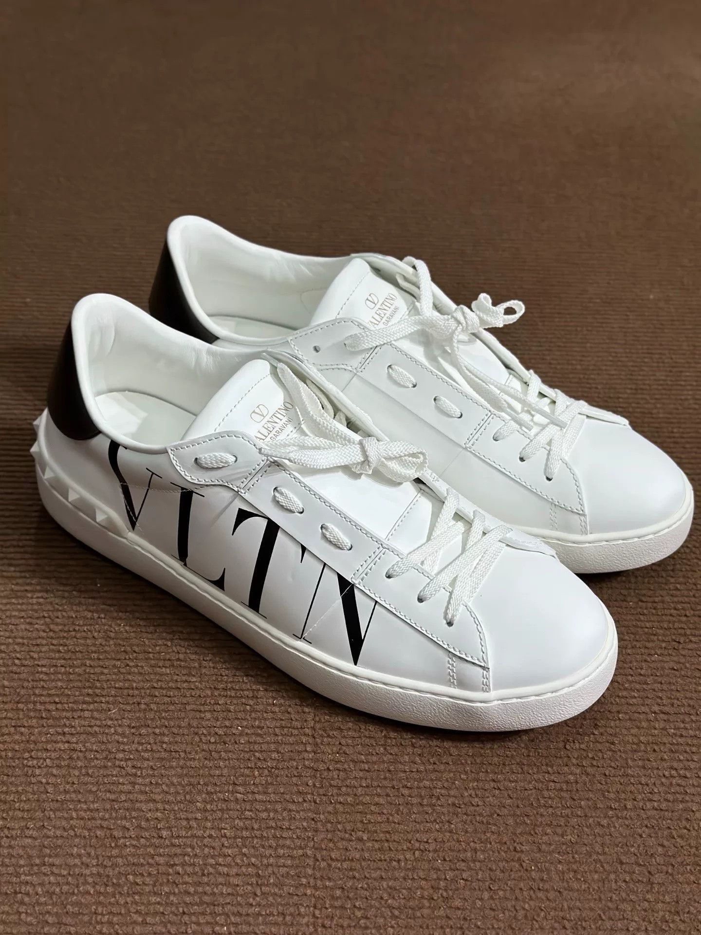 Valentino Valentino Leather White Lowtop Sneakers 43.5 Men Size US 10.5 / EU 43-44 - 3 Thumbnail