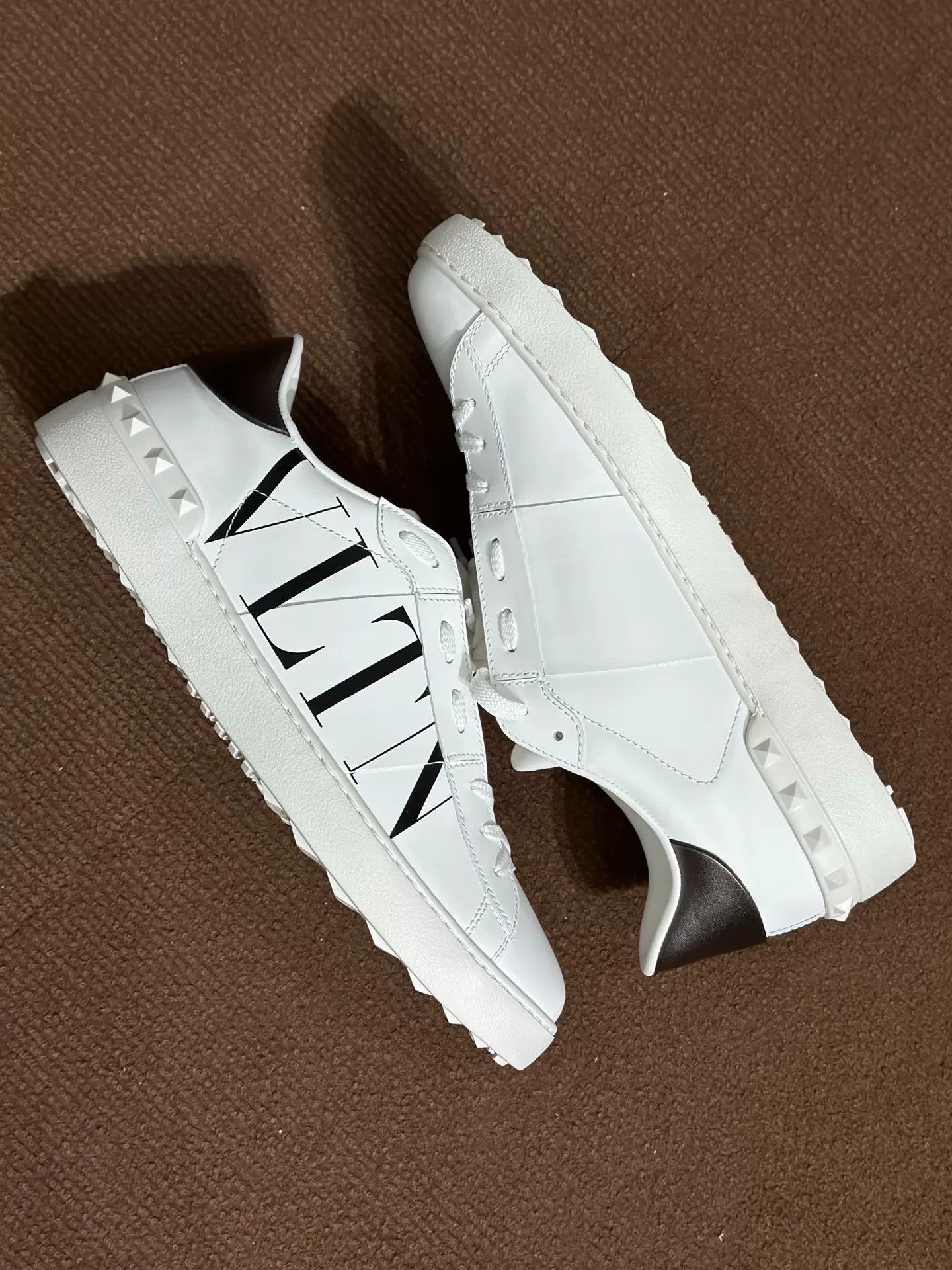 Valentino Valentino Leather White Lowtop Sneakers 43.5 Men Size US 10.5 / EU 43-44 - 4 Thumbnail