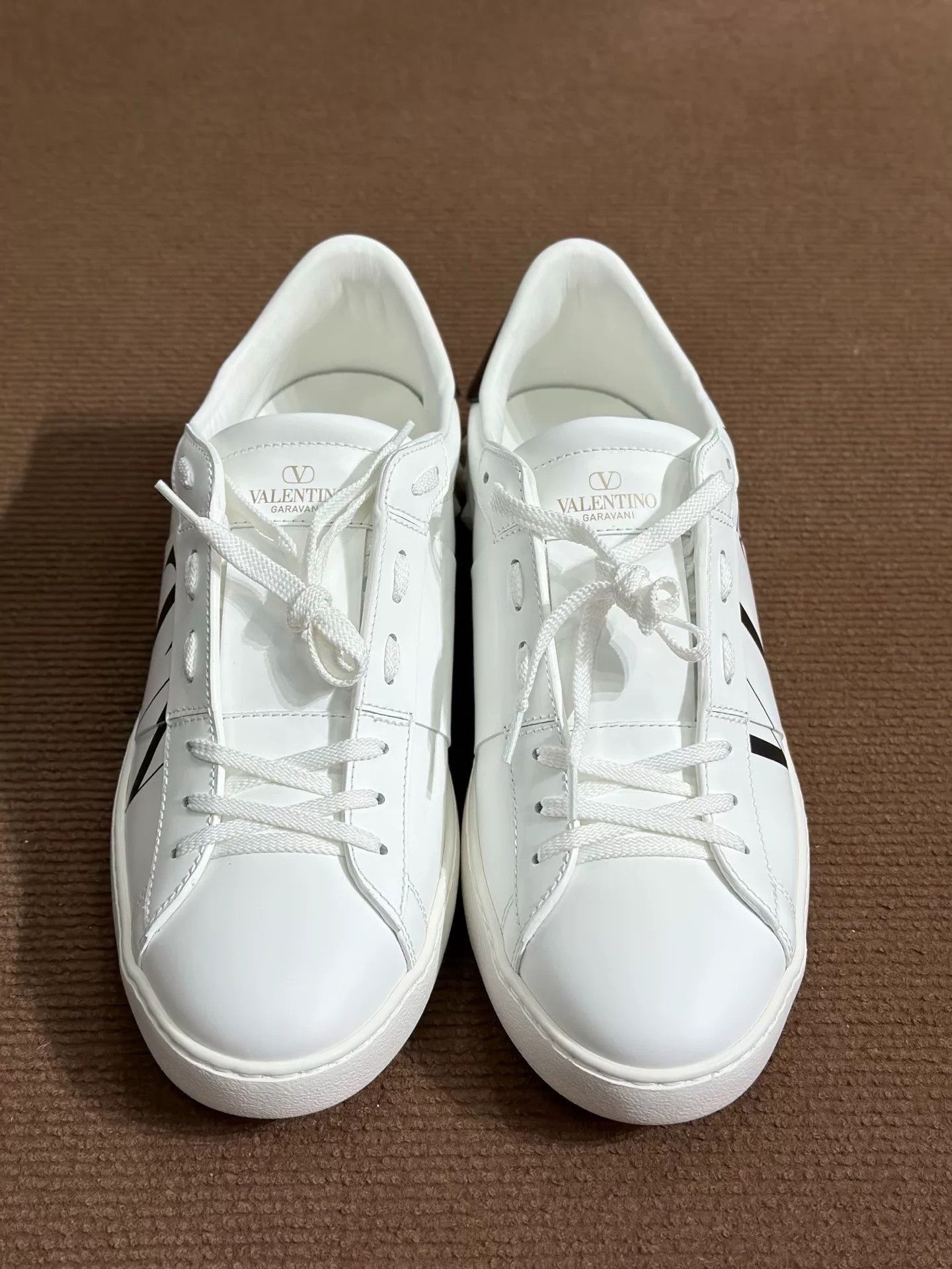 Valentino Valentino Leather White Lowtop Sneakers 43.5 Men Size US 10.5 / EU 43-44 - 2 Thumbnail