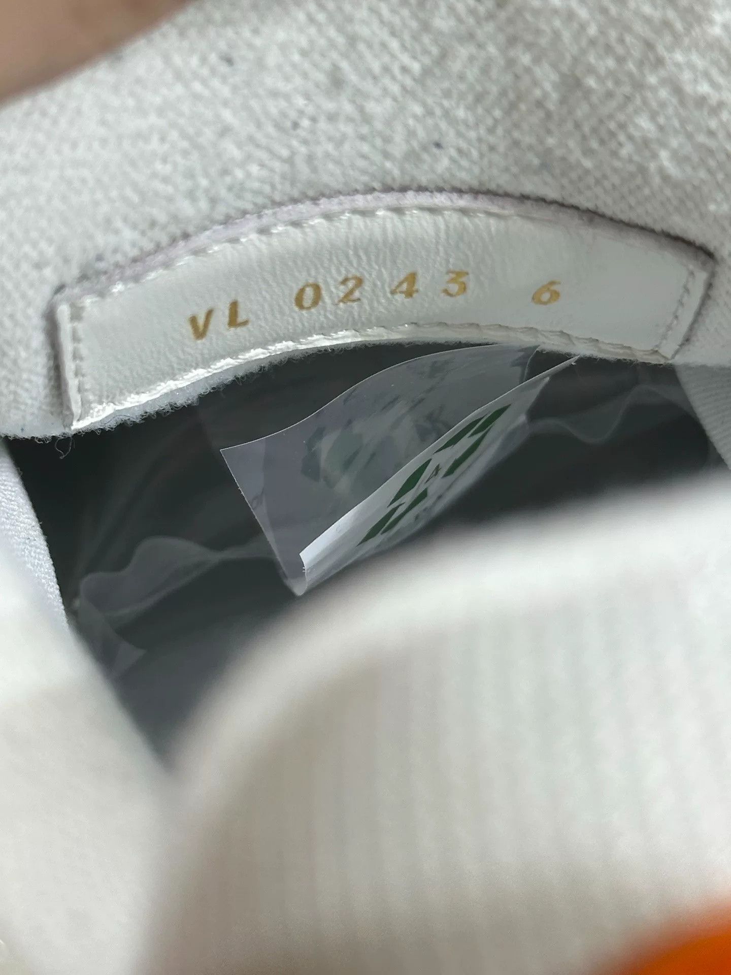 Louis Vuitton Louis Vuitton Training White Lowtop Sneakers 40 Men Size US 7.5 / EU 40-41 - 7 Thumbnail