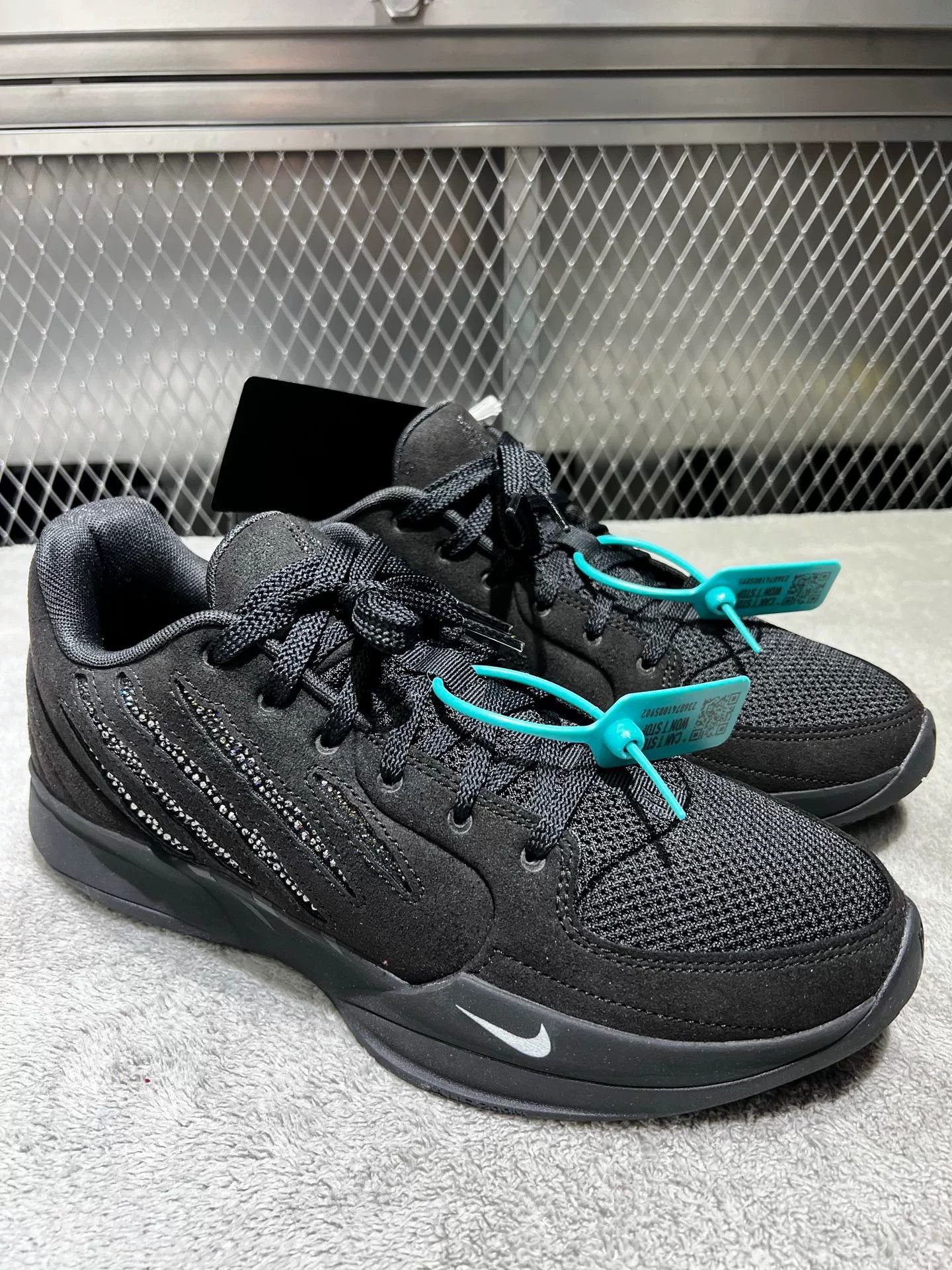 Nike Nike Black Lowtop Sneakers 44.5 Men Size US 11 / EU 44 - 3 Thumbnail