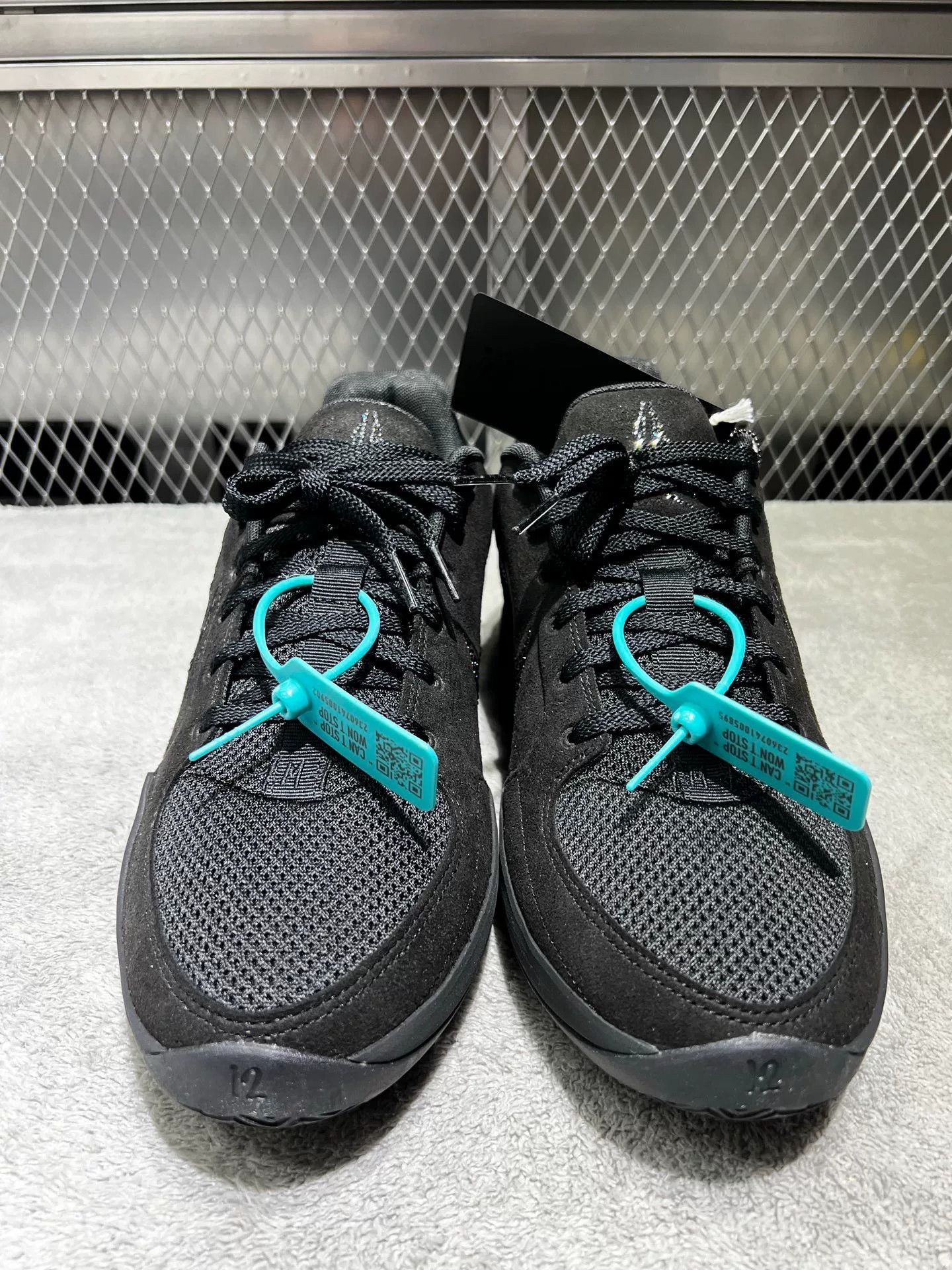 Nike Nike Black Lowtop Sneakers 44.5 Men Size US 11 / EU 44 - 2 Thumbnail