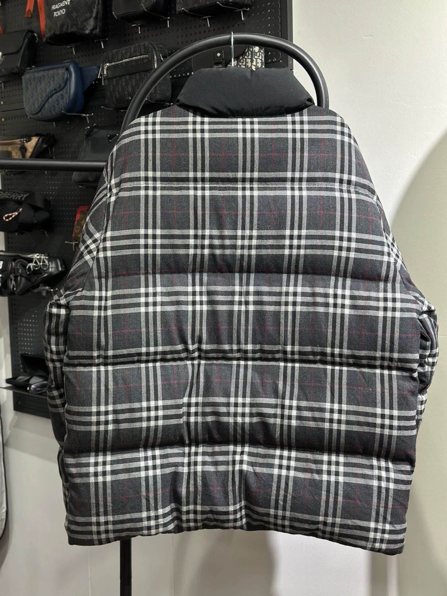 Burberry Burberry Down Plaid Gray Heavy Coat L Men Size US L / EU 52-54 / 3 - 3 Thumbnail