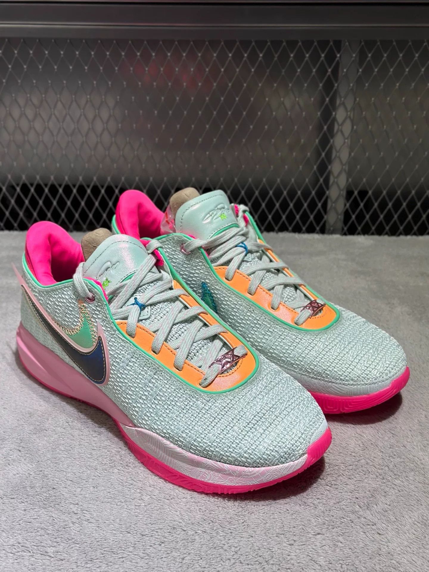 Nike Nike LEBRON 20 Pink Lowtop Sneakers 44.5 Men Size US 11 / EU 44 - 3 Thumbnail