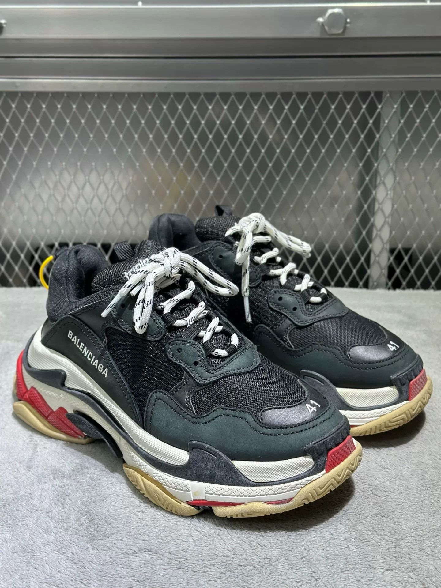 Balenciaga Balenciaga Distressed Black Lowtop Sneakers S Men Size US 10 / EU 43 - 3 Thumbnail