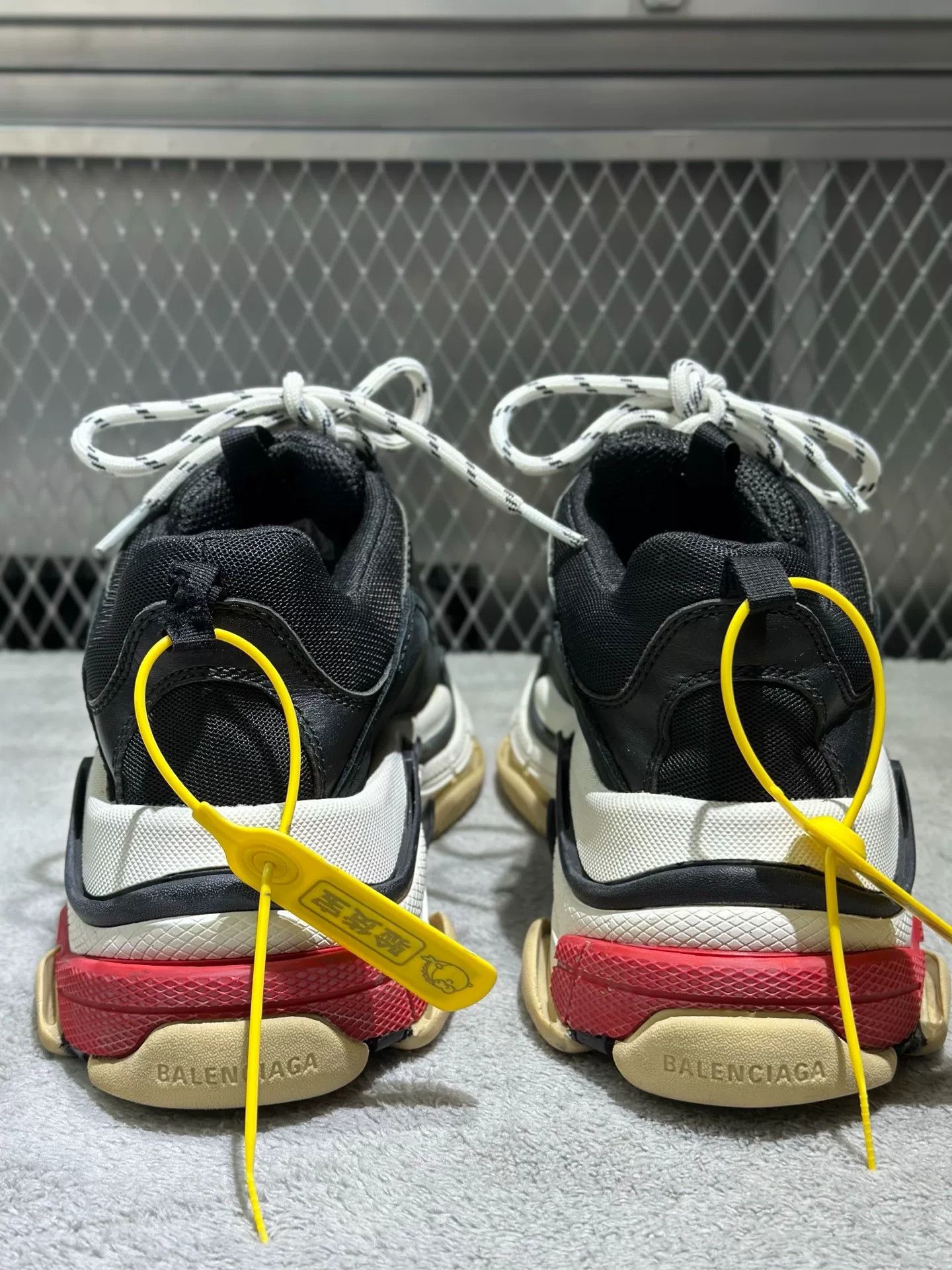 Balenciaga Balenciaga Distressed Black Lowtop Sneakers S Men Size US 10 / EU 43 - 6 Thumbnail