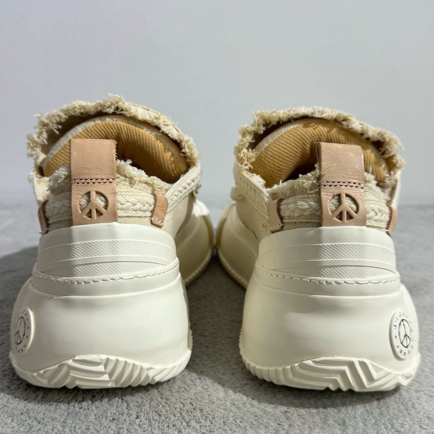 Other Canvas Cotton White Lowtop Sneakers 42 Men Size US 9 / EU 42 - 6 Thumbnail