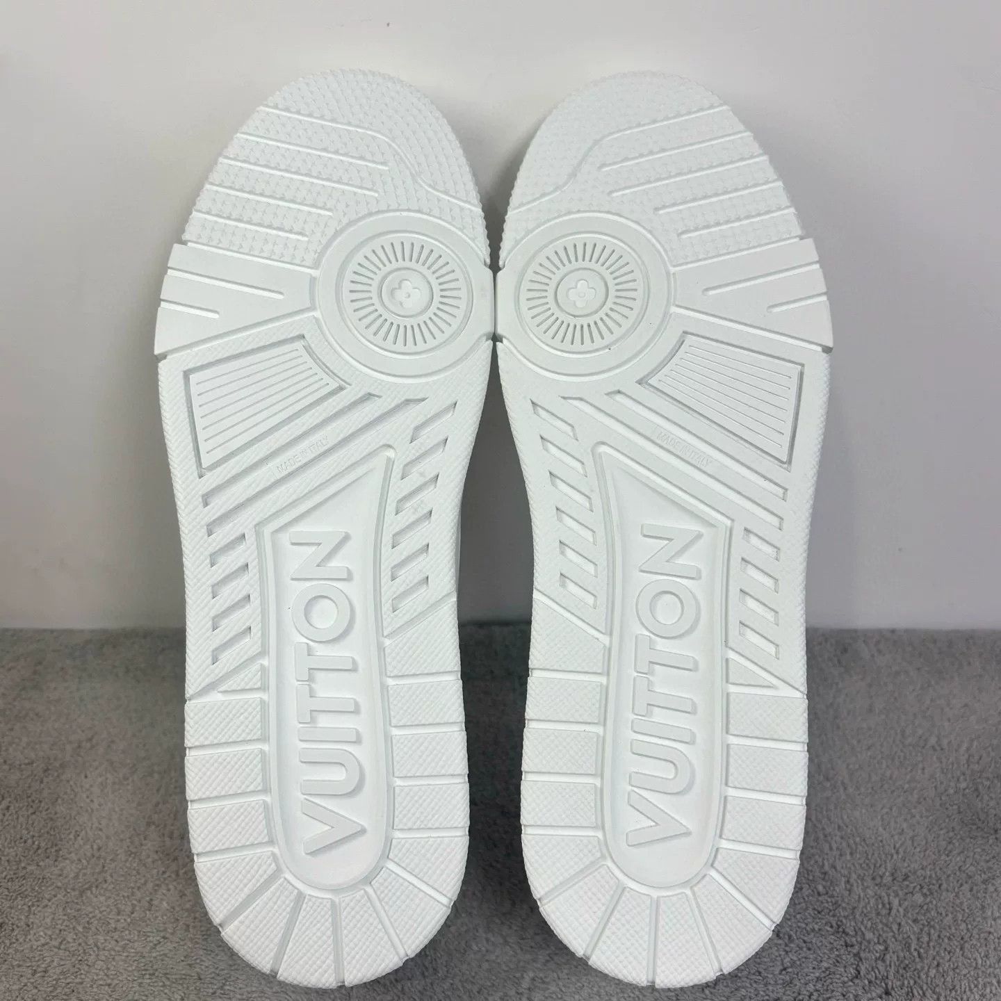 Louis Vuitton Louis Vuitton Training White Lowtop Sneakers S Men Size US 10 / EU 43 - 5 Thumbnail