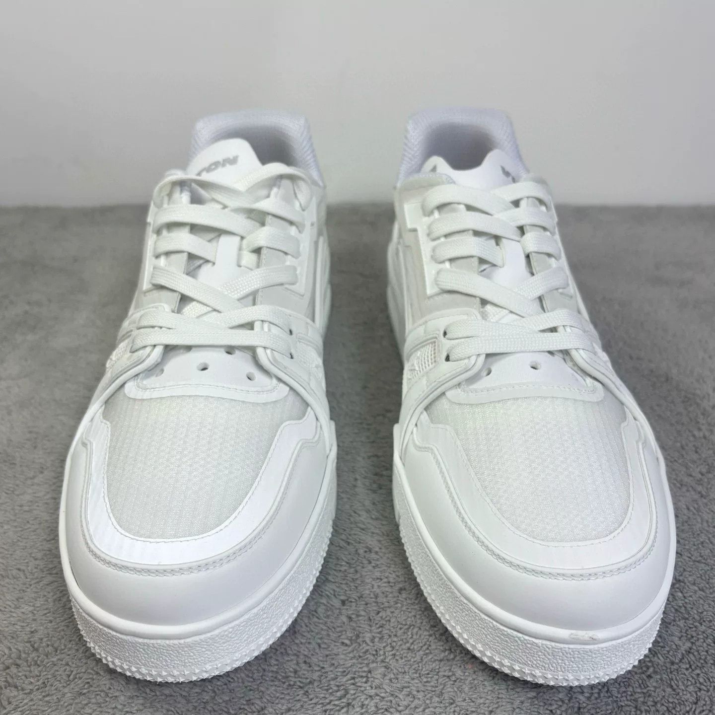 Louis Vuitton Louis Vuitton Training White Lowtop Sneakers S Men Size US 10 / EU 43 - 2 Thumbnail