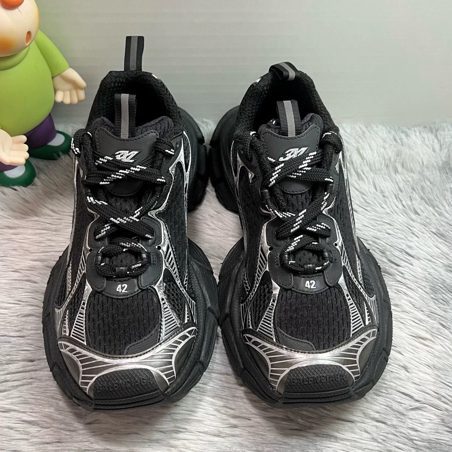 Balenciaga Balenciaga Distressed Silver Lowtop Sneakers XXXL Men Size US 10 / EU 43 - 2 Thumbnail
