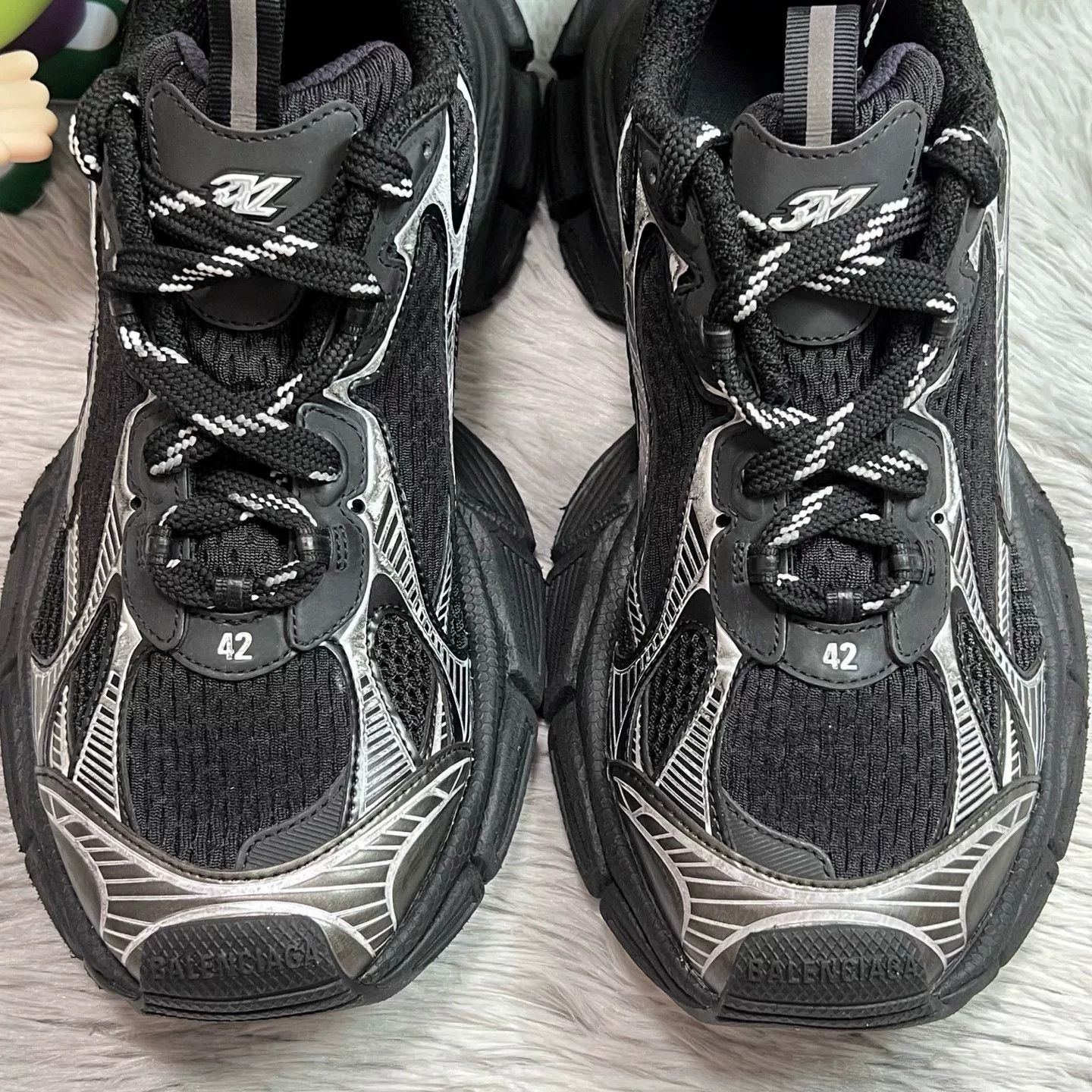 Balenciaga Balenciaga Distressed Silver Lowtop Sneakers XXXL Men Size US 10 / EU 43 - 6 Thumbnail