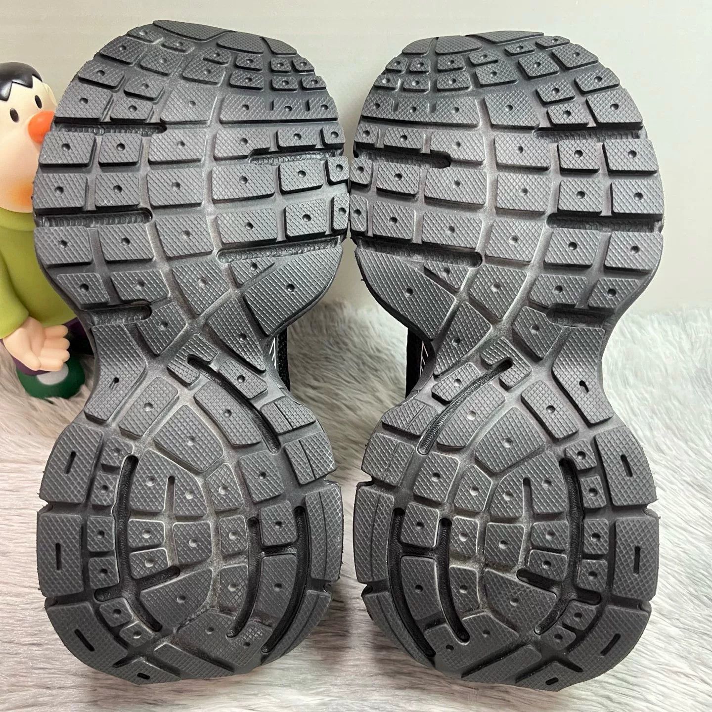 Balenciaga Balenciaga Distressed Silver Lowtop Sneakers XXXL Men Size US 10 / EU 43 - 4 Thumbnail