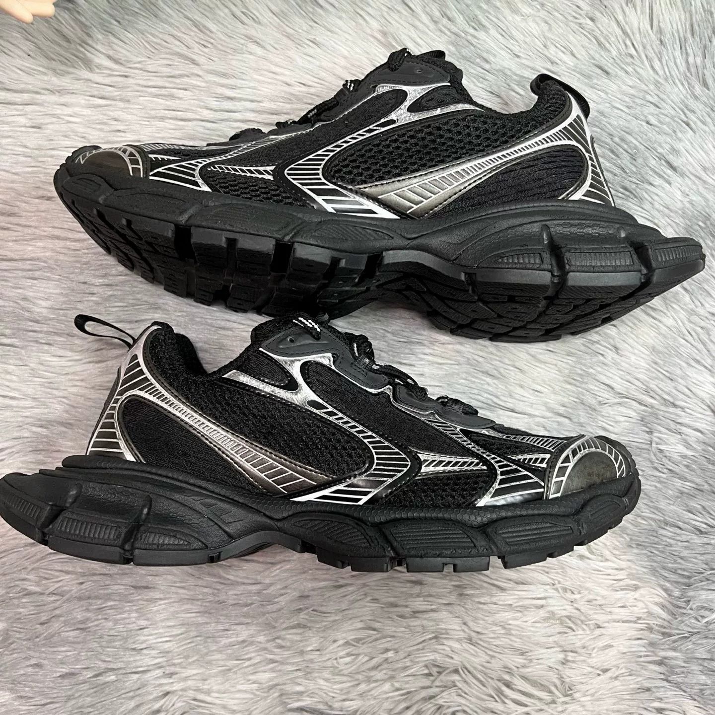 Balenciaga Balenciaga Distressed Silver Lowtop Sneakers XXXL Men Size US 10 / EU 43 - 3 Thumbnail
