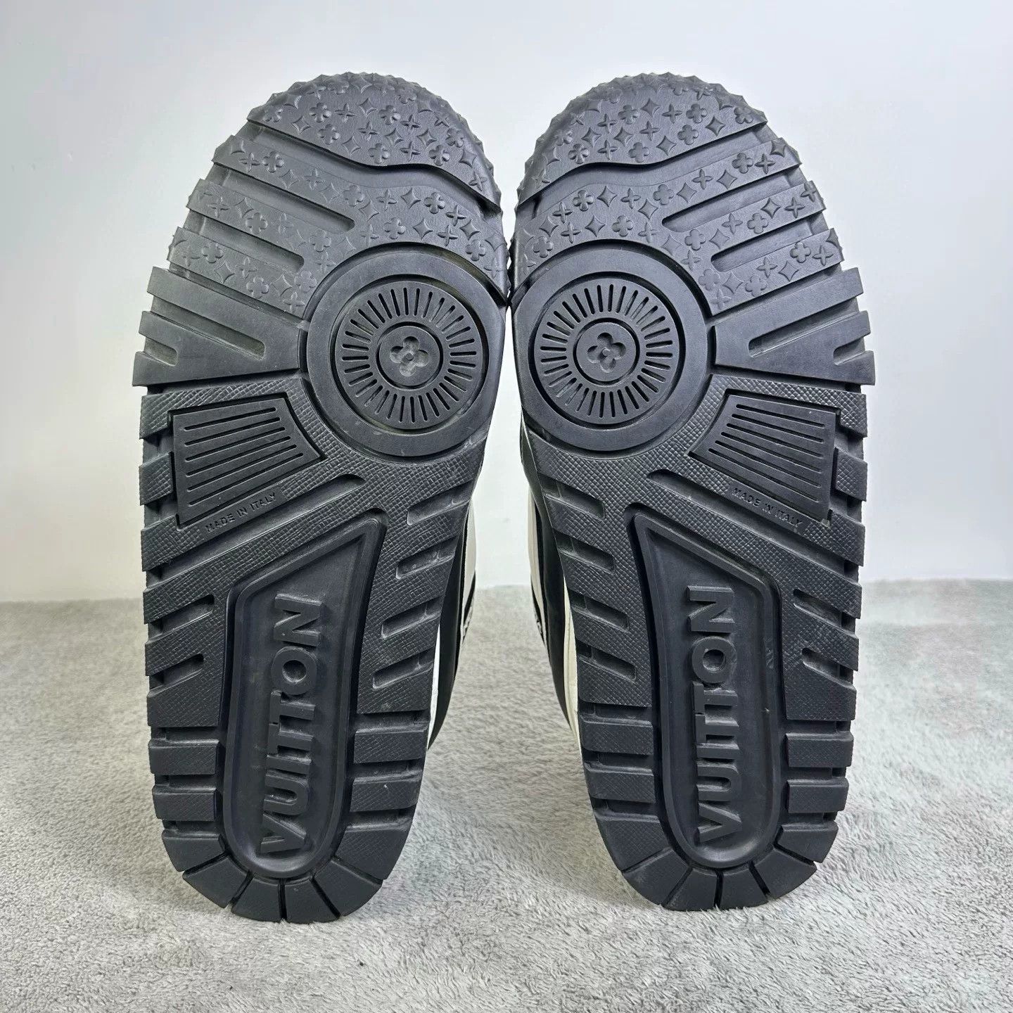 Louis Vuitton Louis Vuitton Training Black Lowtop Sneakers 44 Men Size US 10.5 / EU 43-44 - 5 Thumbnail