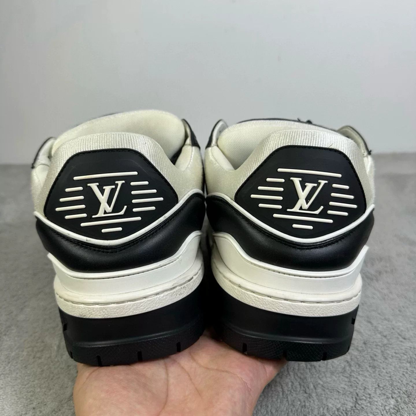 Louis Vuitton Louis Vuitton Training Black Lowtop Sneakers 44 Men Size US 10.5 / EU 43-44 - 7 Thumbnail