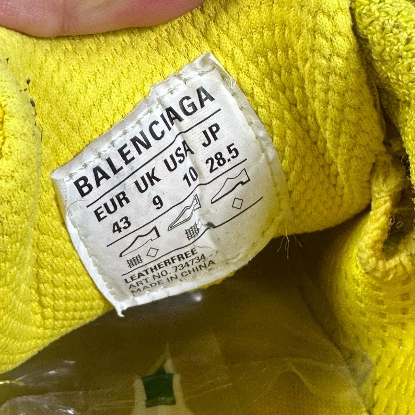 Balenciaga Balenciaga Yellow Lowtop Sneakers XXXL Men Size US 10 / EU 43 - 8 Thumbnail