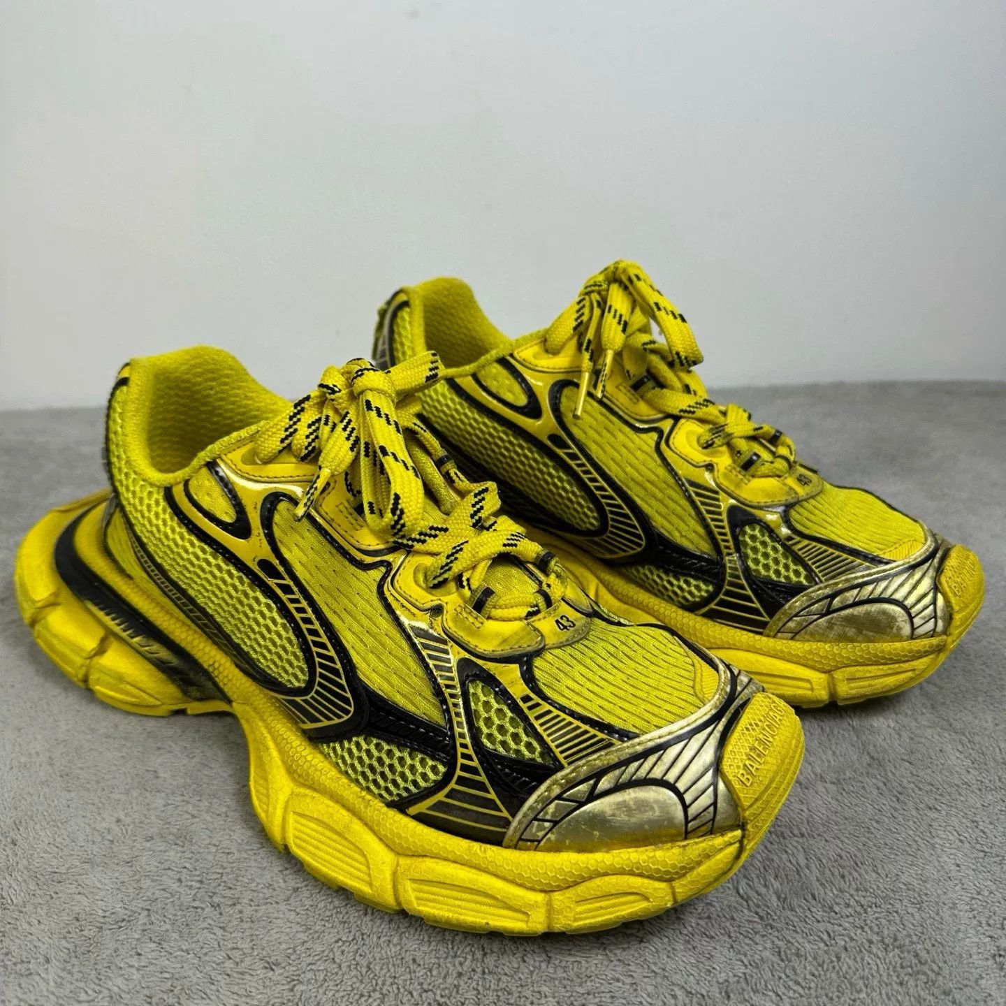 Balenciaga Balenciaga Yellow Lowtop Sneakers XXXL Men Size US 10 / EU 43 - 3 Thumbnail