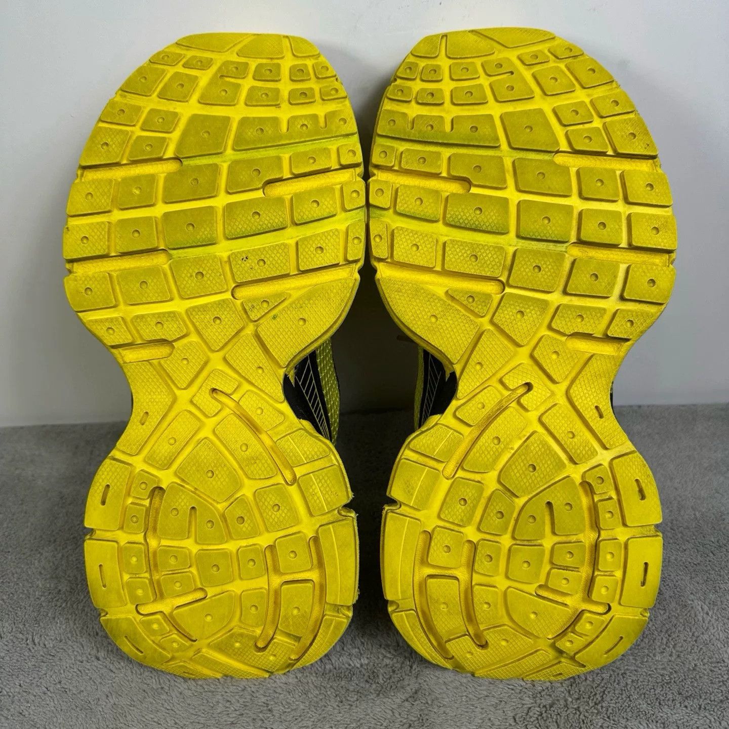 Balenciaga Balenciaga Yellow Lowtop Sneakers XXXL Men Size US 10 / EU 43 - 5 Thumbnail
