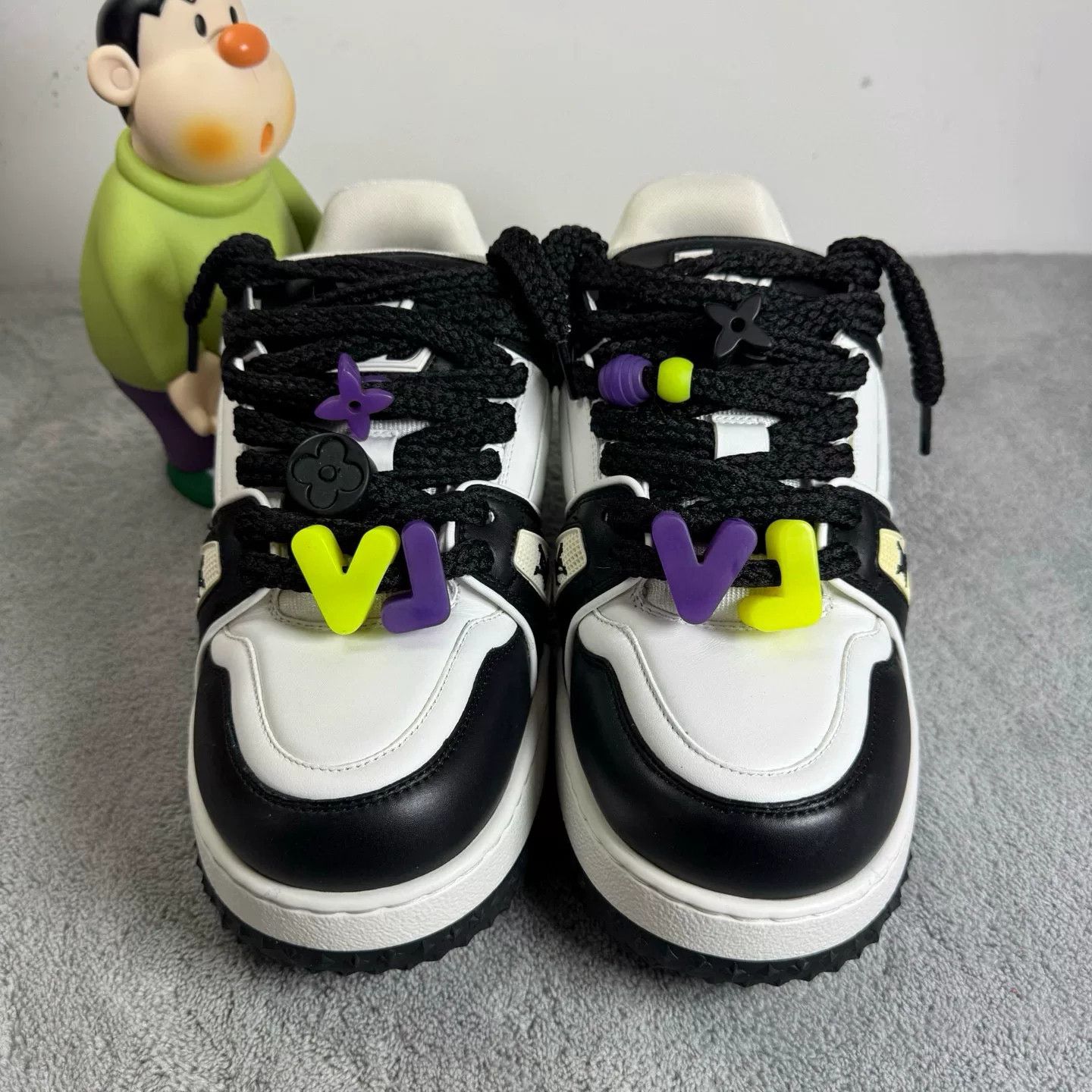 Louis Vuitton Louis Vuitton Training Black Lowtop Sneakers 40 Men Size US 7.5 / EU 40-41 - 2 Thumbnail
