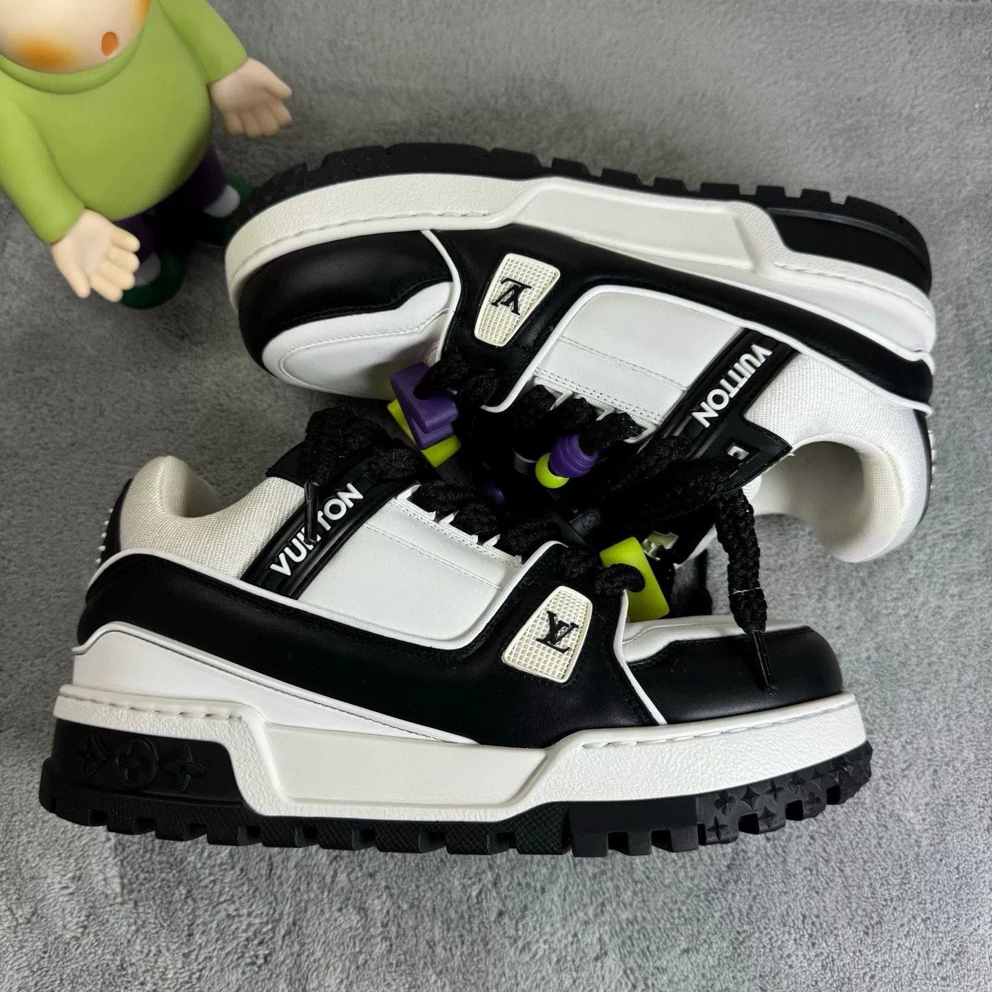 Louis Vuitton Louis Vuitton Training Black Lowtop Sneakers 40 Men Size US 7.5 / EU 40-41 - 4 Thumbnail
