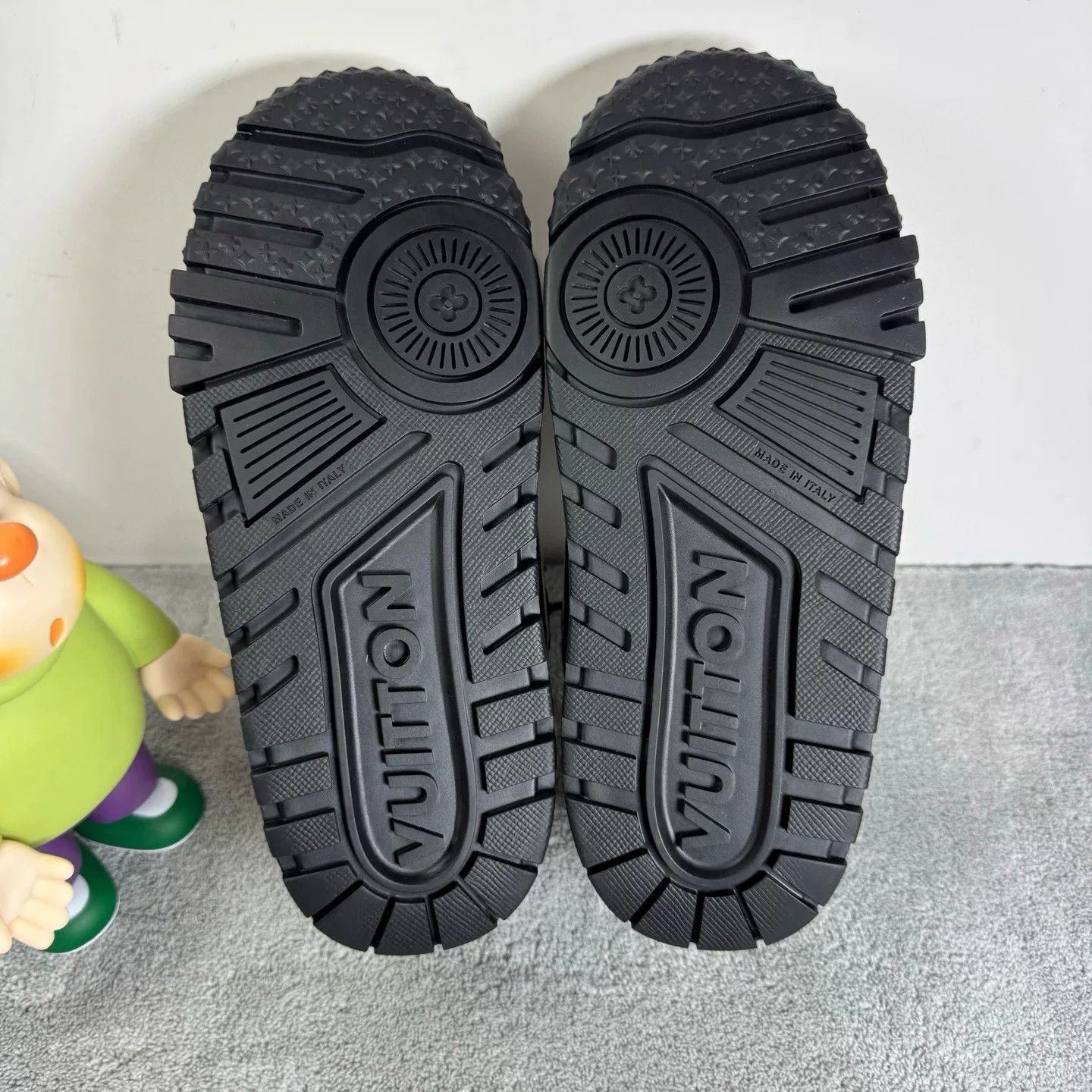 Louis Vuitton Louis Vuitton Training Black Lowtop Sneakers 40 Men Size US 7.5 / EU 40-41 - 5 Thumbnail