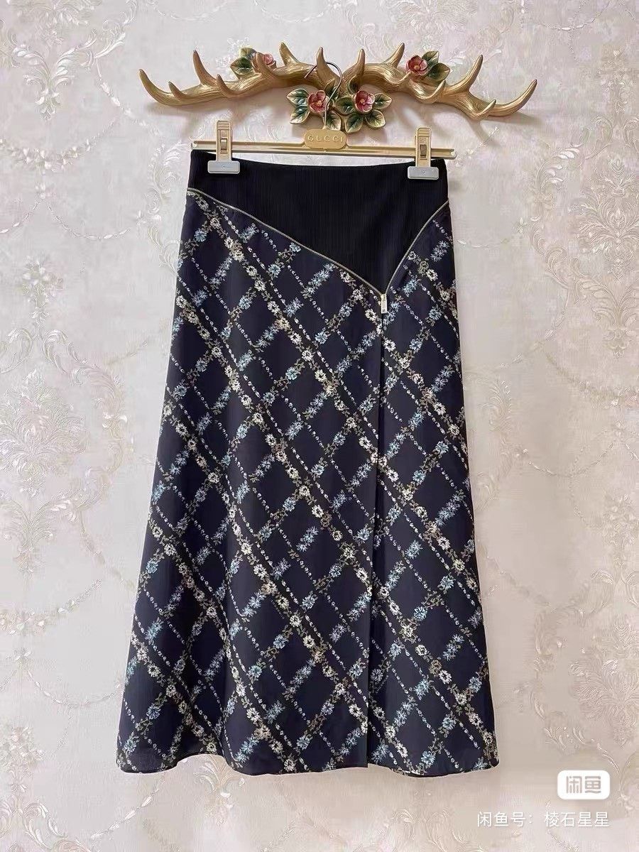 Burberry Burberry Runway Silk Skirt Size 26" / US 2 / IT 38 - 2 Thumbnail