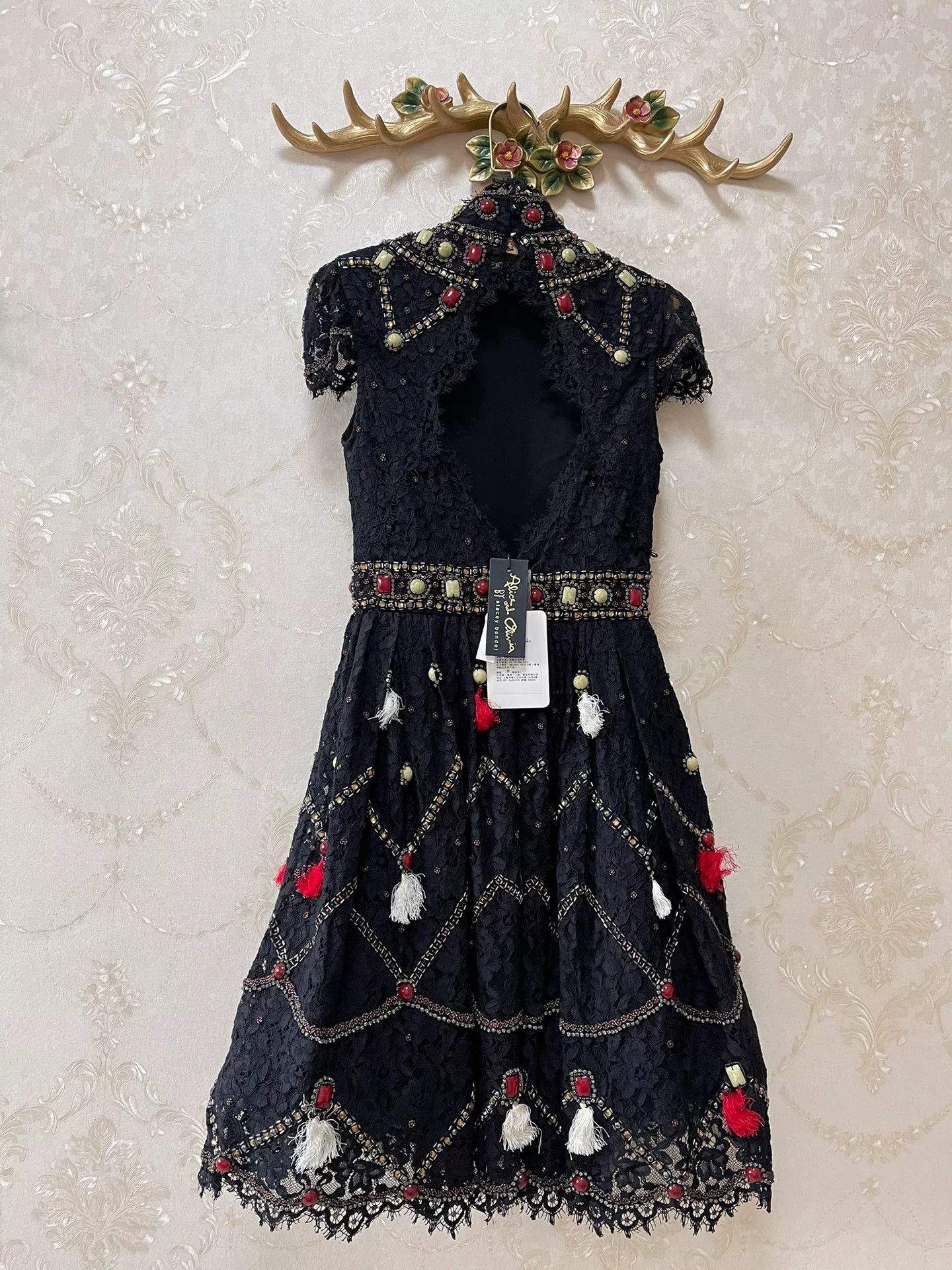 Alice + Olivia Alice + Olivia Runway Lace Dress Size XS / US 0-2 / IT 36-38 - 8 Thumbnail