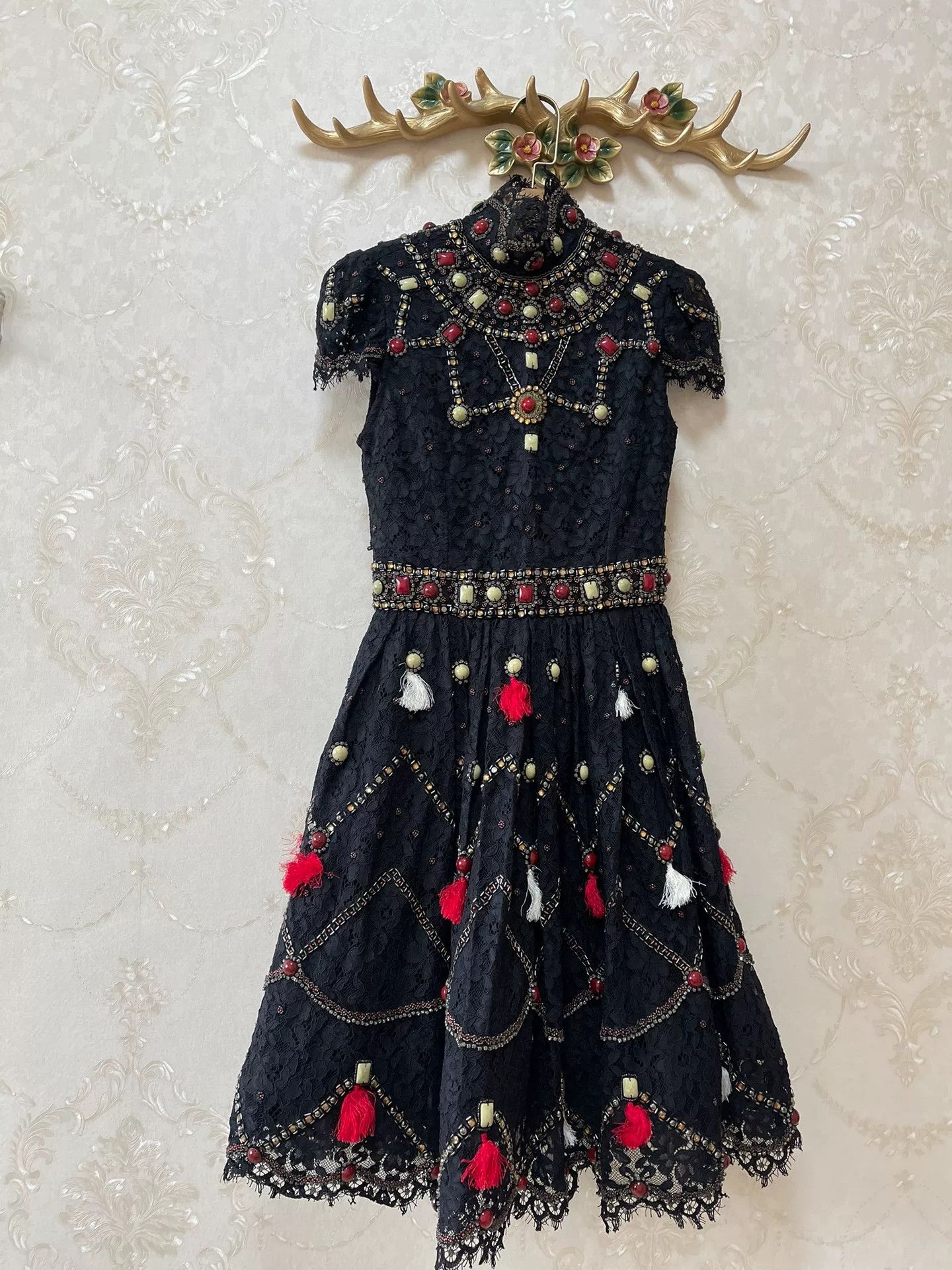 Alice + Olivia Alice + Olivia Runway Lace Dress Size XS / US 0-2 / IT 36-38 - 2 Thumbnail