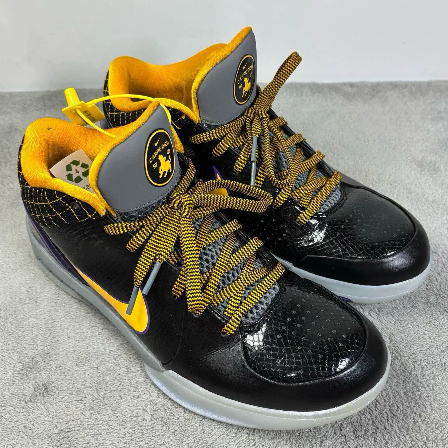 Nike Nike KOBE 4 Lowtop Sneakers 44 Men Size US 10.5 / EU 43-44 - 3 Thumbnail
