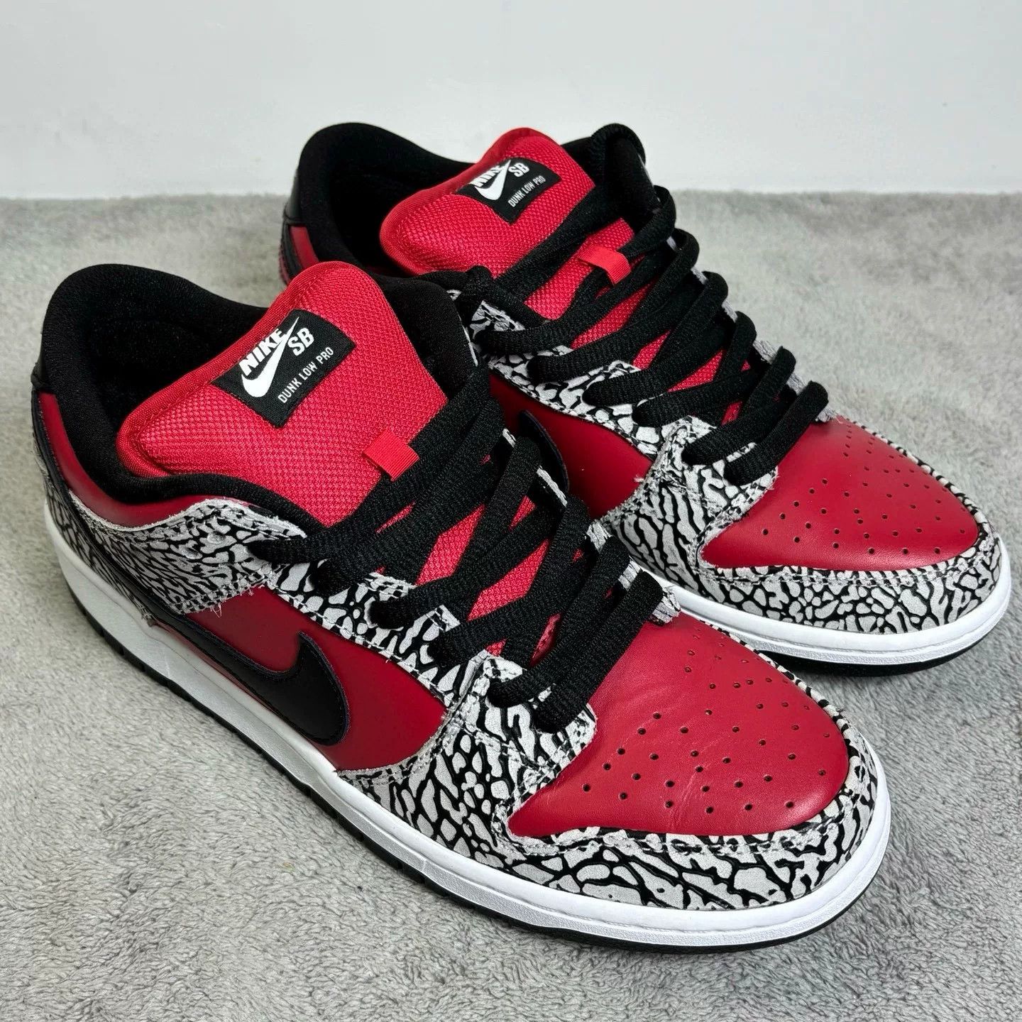 Supreme Supreme DUNK Red Lowtop Sneakers 43 Men Size US 10 / EU 43 - 3 Thumbnail