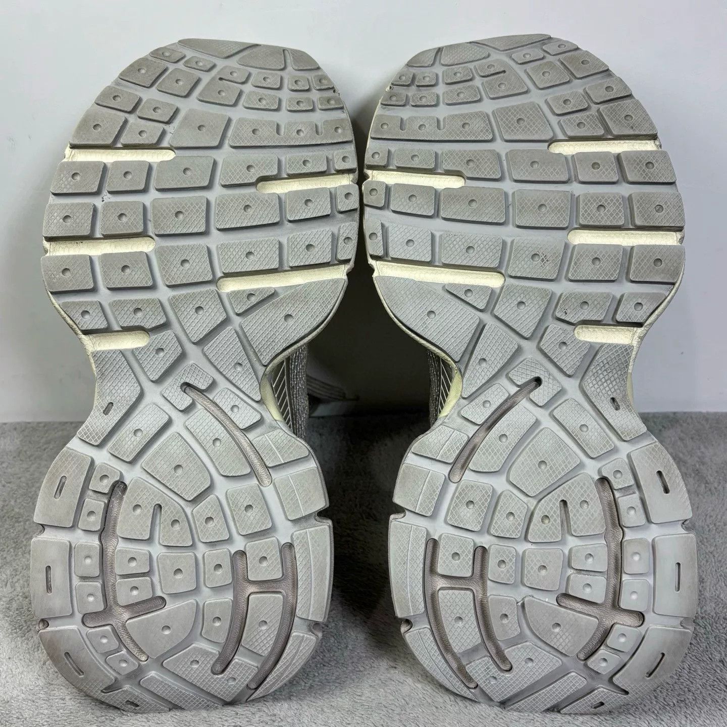 Balenciaga Balenciaga Mesh Beige Lowtop Sneakers XXXL Men Size US 10 / EU 43 - 5 Thumbnail