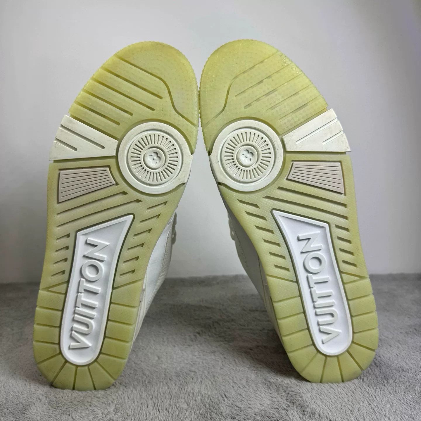 Louis Vuitton Louis Vuitton Training White Lowtop Sneakers 42 Men Size US 9 / EU 42 - 5 Thumbnail
