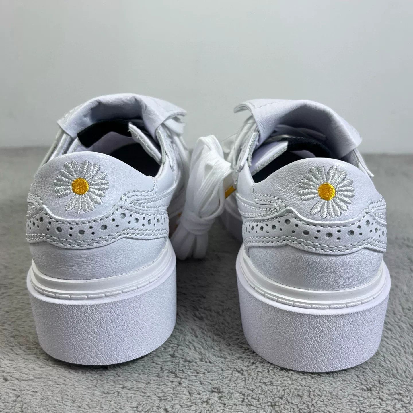 Nike Nike White Lowtop Sneakers 36 Men Size US 5 / EU 37 - 6 Thumbnail