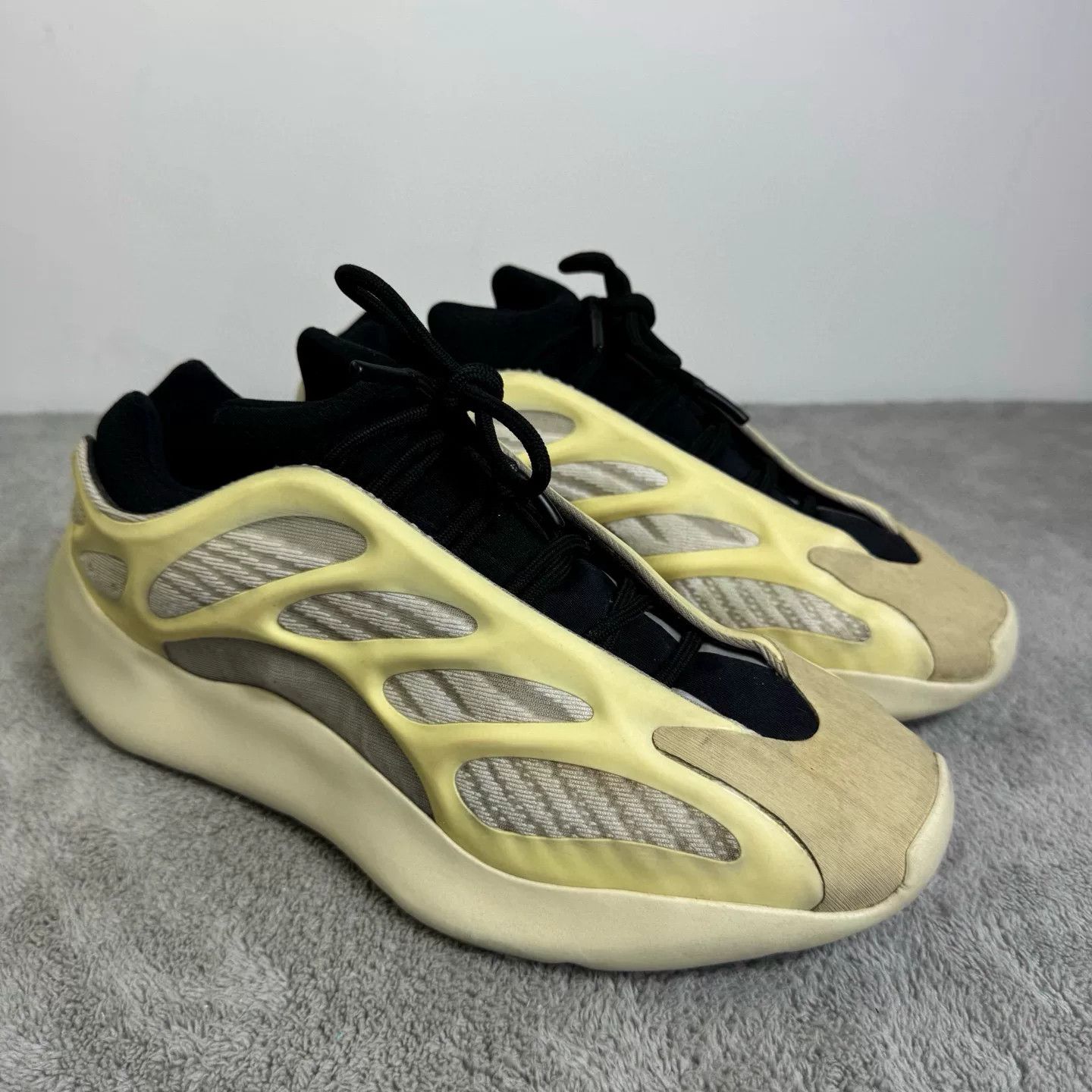 Adidas Adidas YEEZY White Lowtop Sneakers 42 Men Size US 9 / EU 42 - 3 Thumbnail