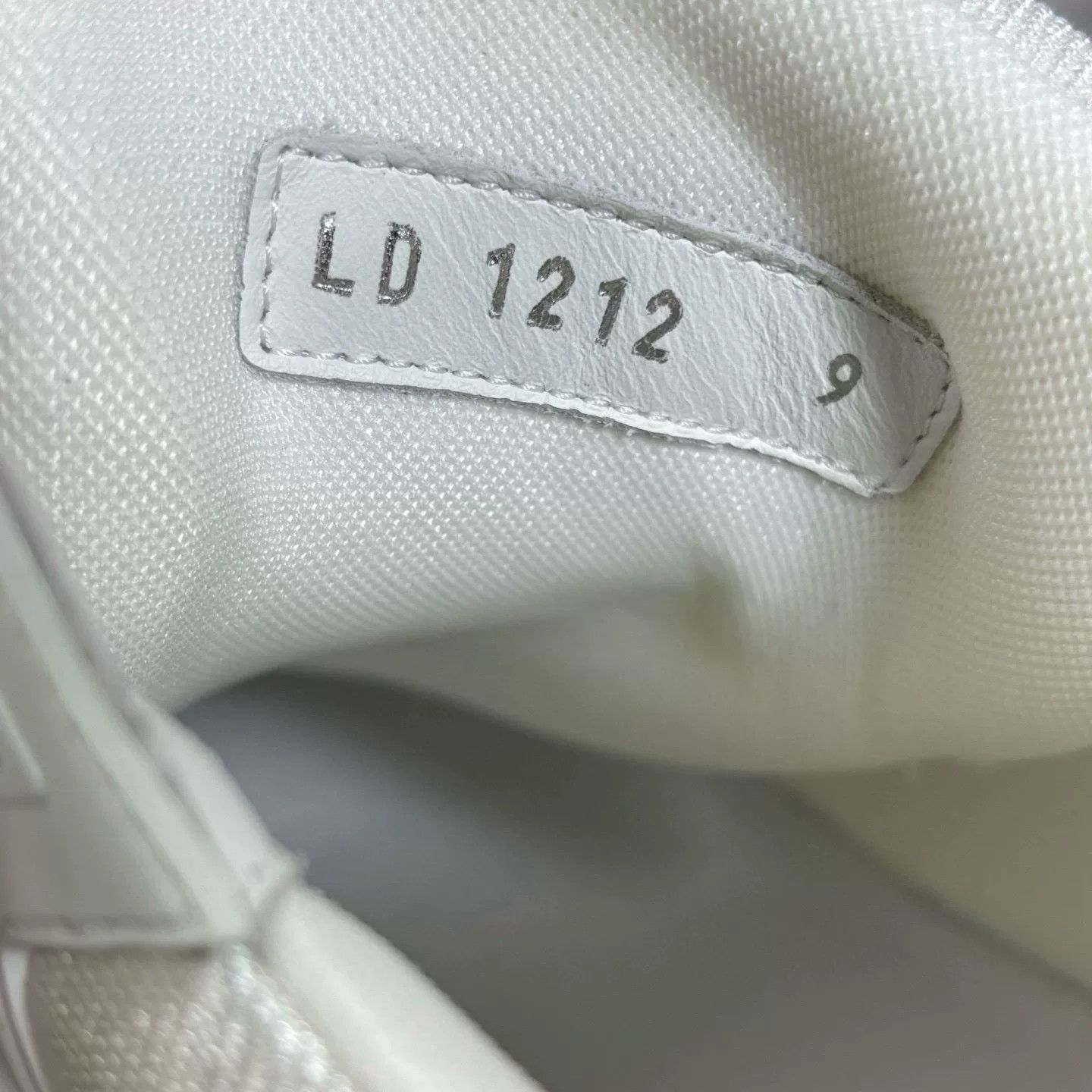 Louis Vuitton Louis Vuitton Training White Lowtop Sneakers 43 Men Size US 10 / EU 43 - 7 Thumbnail