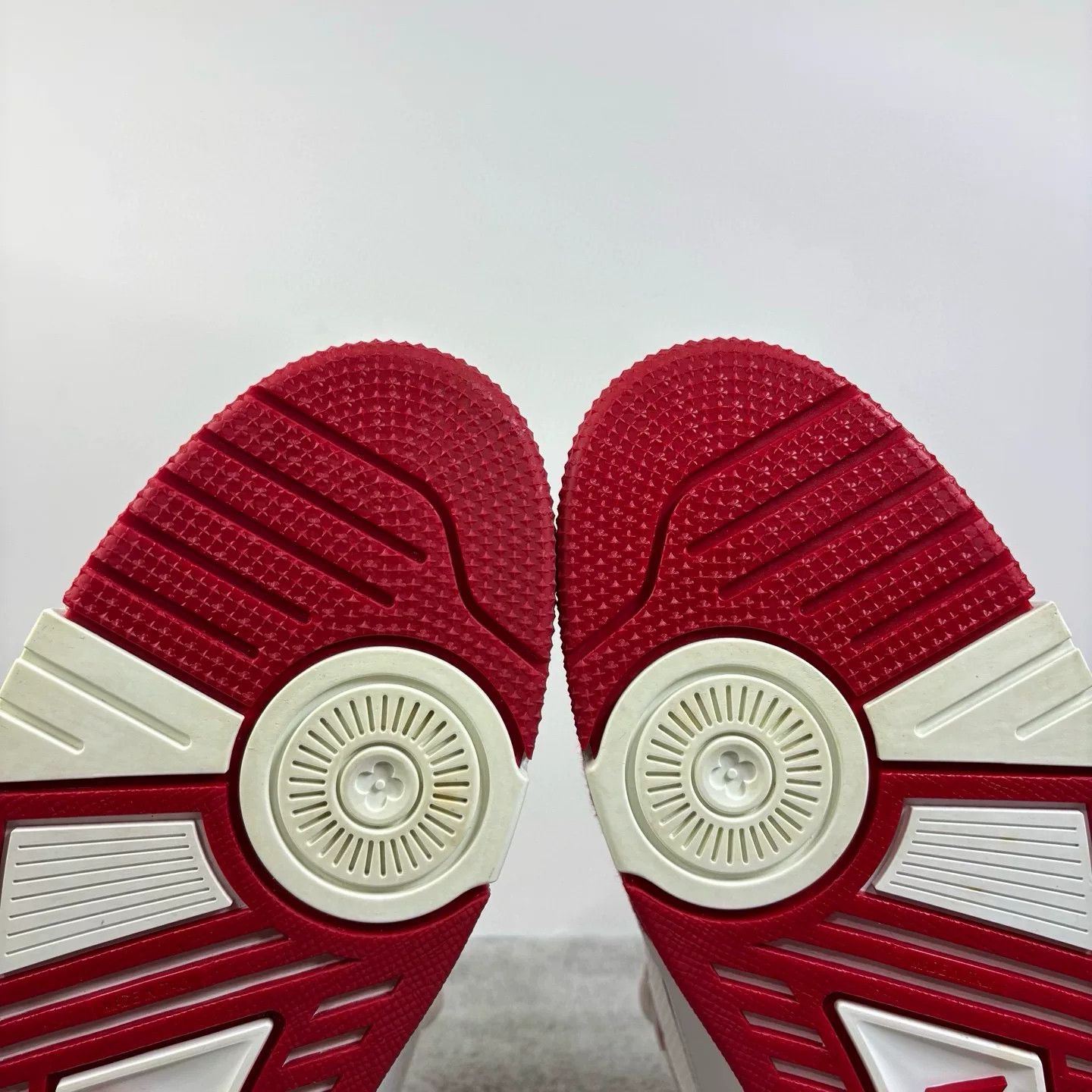 Louis Vuitton Louis Vuitton Training Red Lowtop Sneakers 43.5 Men Size US 10.5 / EU 43-44 - 6 Thumbnail
