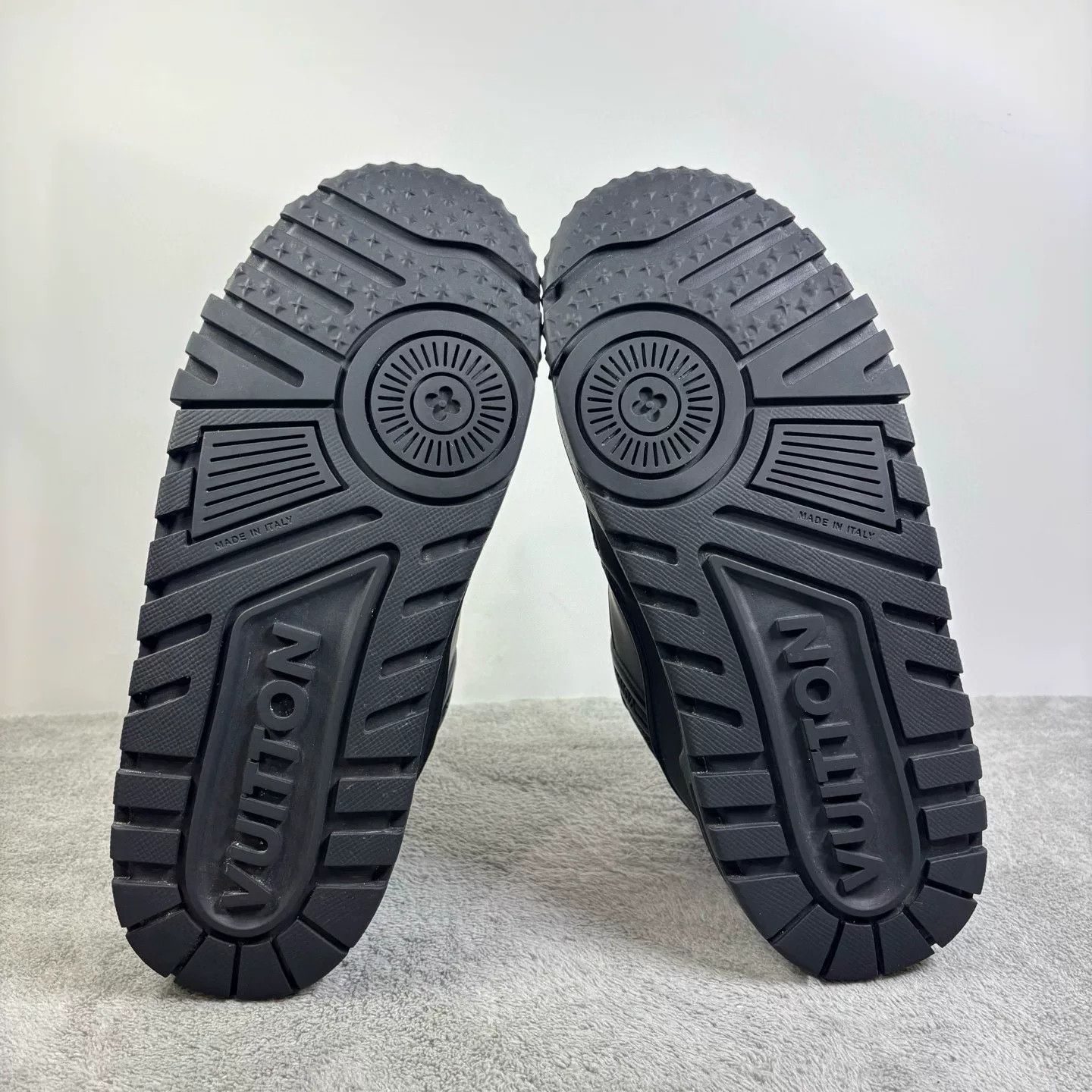 Louis Vuitton Louis Vuitton Black Hitop Sneakers 42 Men Size US 9 / EU 42 - 5 Thumbnail