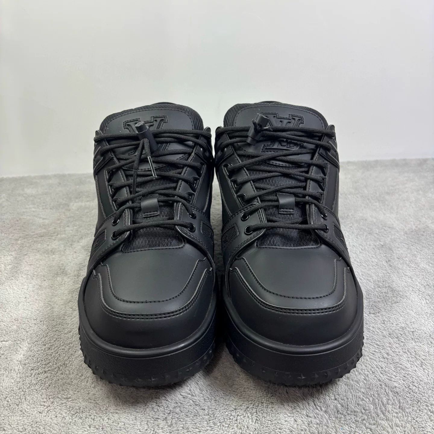 Louis Vuitton Louis Vuitton Black Hitop Sneakers 42 Men Size US 9 / EU 42 - 2 Thumbnail