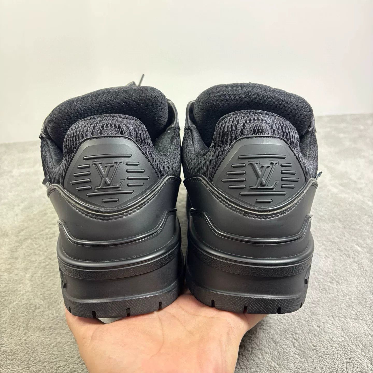 Louis Vuitton Louis Vuitton Black Hitop Sneakers 42 Men Size US 9 / EU 42 - 7 Thumbnail