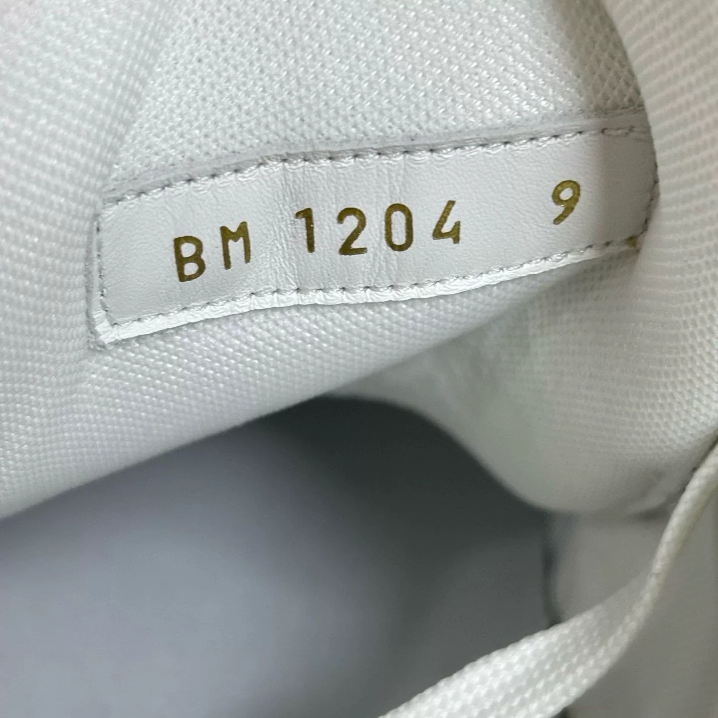 Louis Vuitton Louis Vuitton White Lowtop Sneakers 44 Men Size US 10.5 / EU 43-44 - 7 Thumbnail