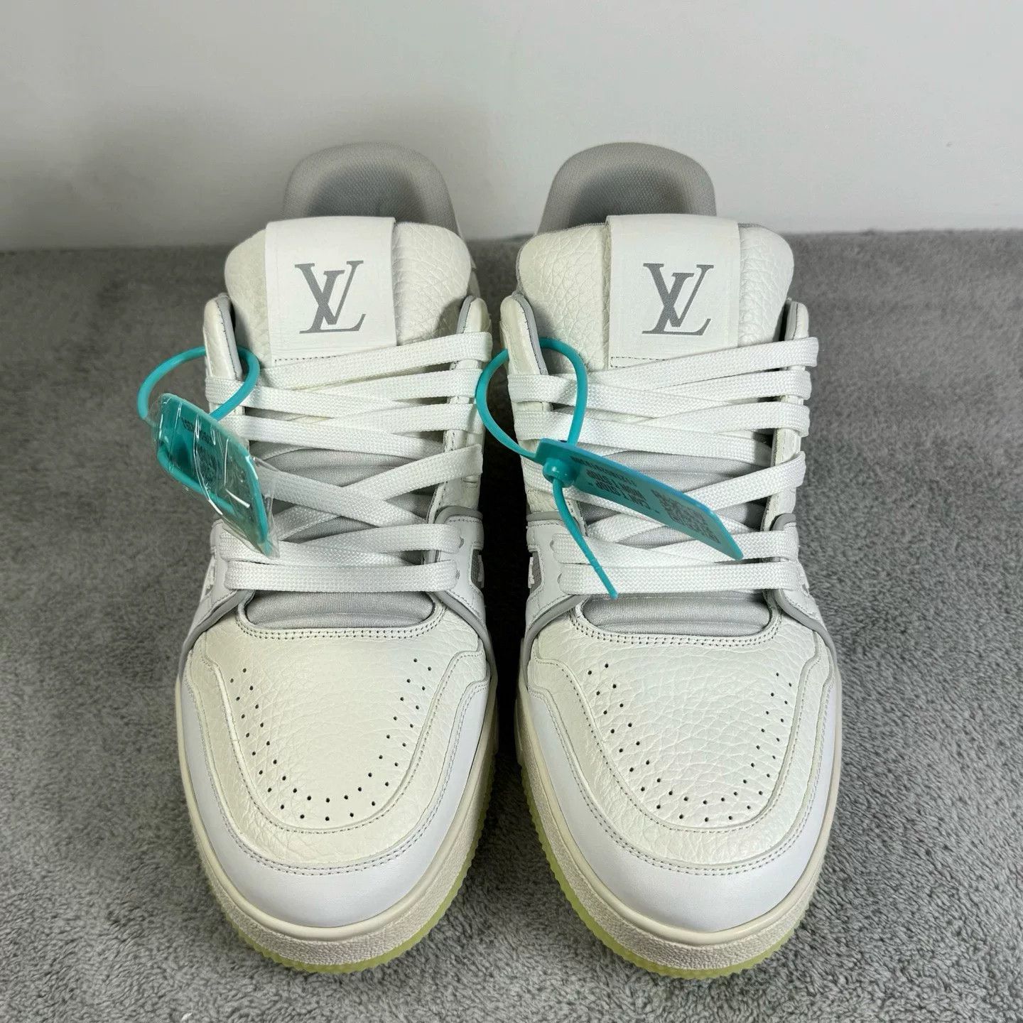 Louis Vuitton Louis Vuitton Training White Lowtop Sneakers 40 Men Size US 7.5 / EU 40-41 - 2 Thumbnail
