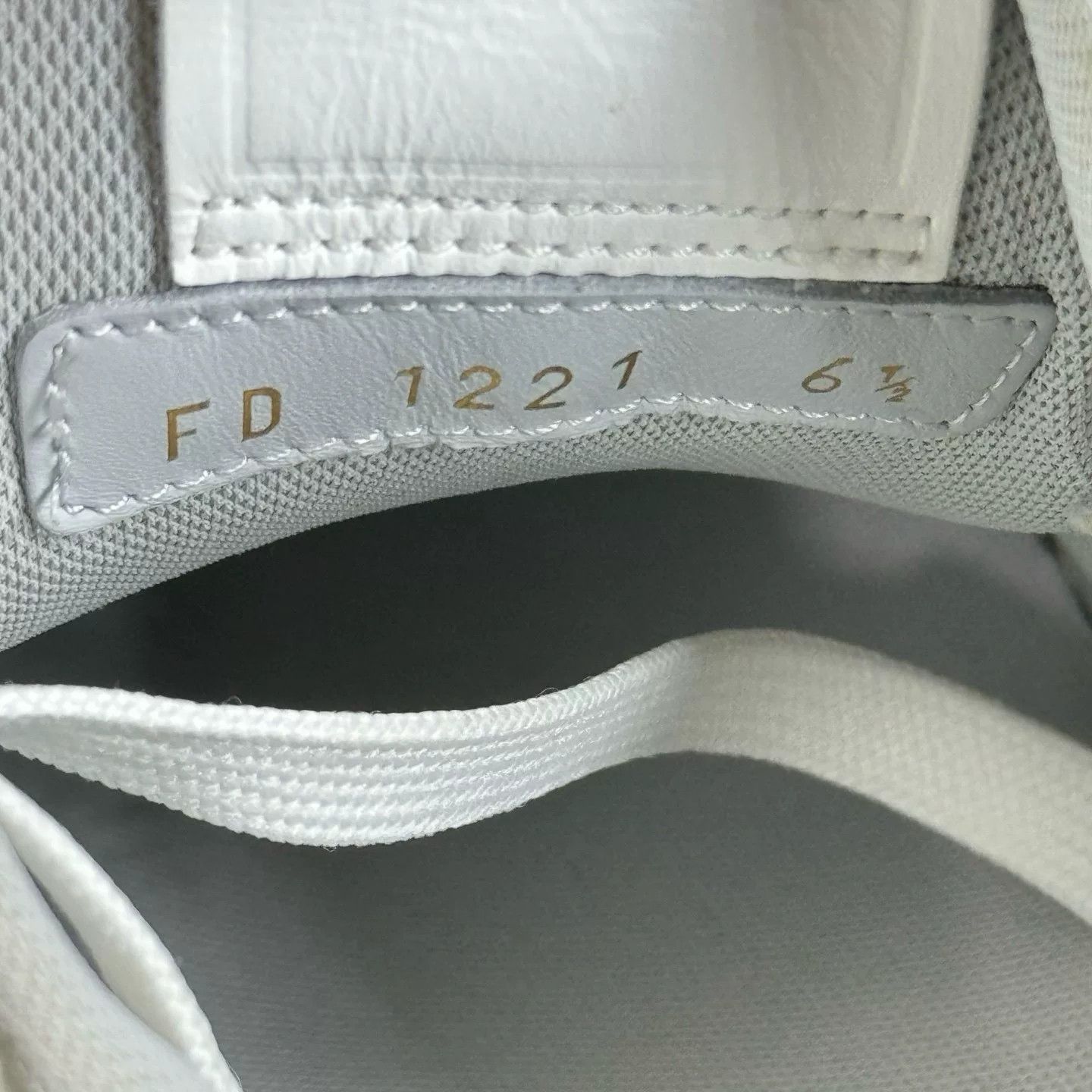 Louis Vuitton Louis Vuitton Training White Lowtop Sneakers 40 Men Size US 7.5 / EU 40-41 - 8 Thumbnail
