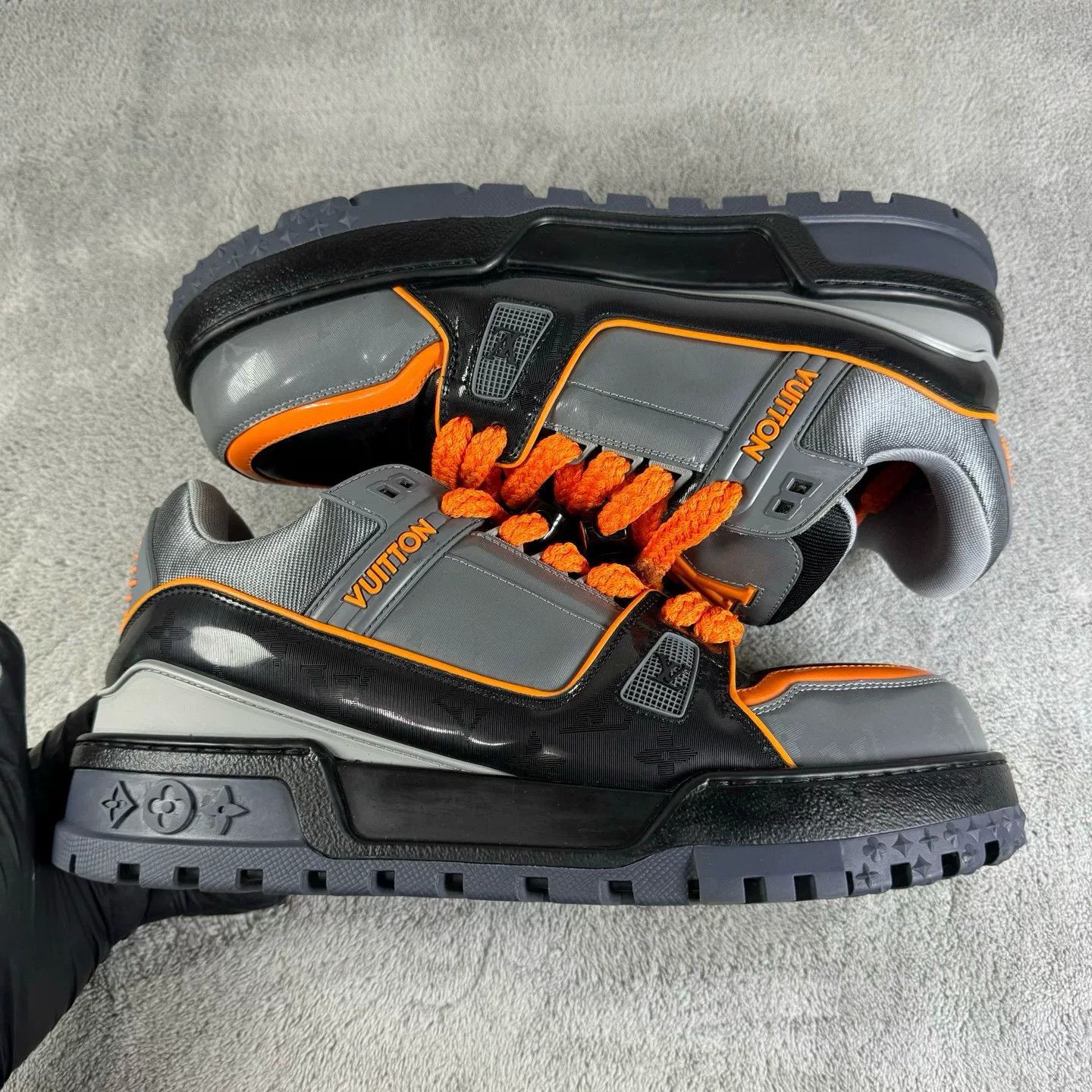 Louis Vuitton Louis Vuitton Training Gray Lowtop Sneakers 44 Men Size US 10.5 / EU 43-44 - 7 Thumbnail