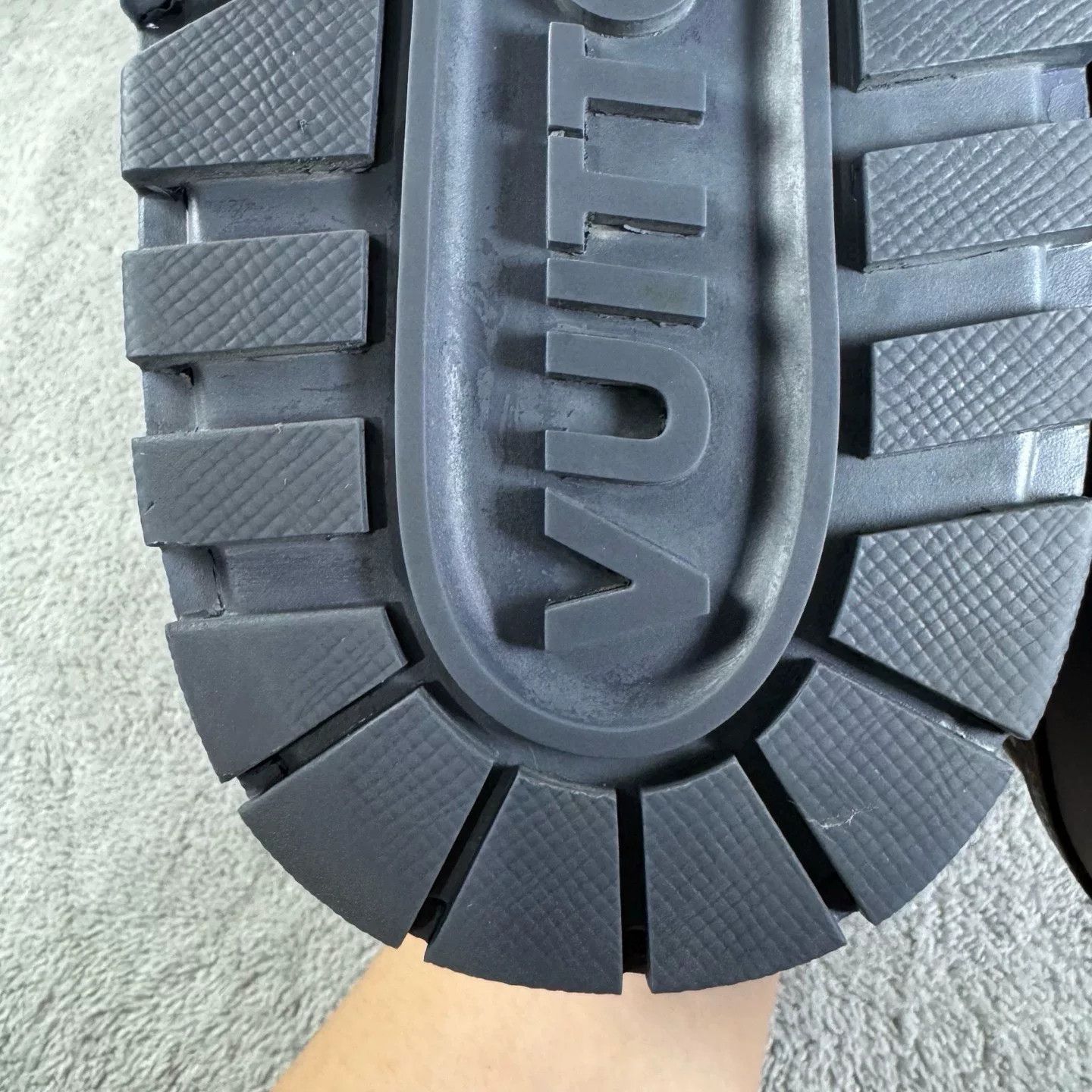 Louis Vuitton Louis Vuitton Training Gray Lowtop Sneakers 44 Men Size US 10.5 / EU 43-44 - 6 Thumbnail